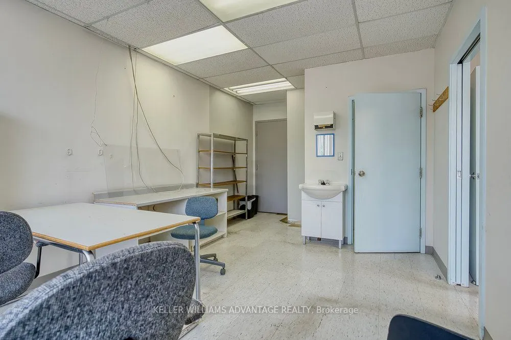 302 Spadina Avenue, #207