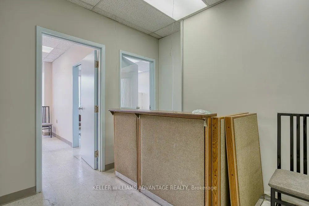 302 Spadina Avenue, #207