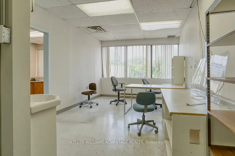 302 Spadina Avenue, #207