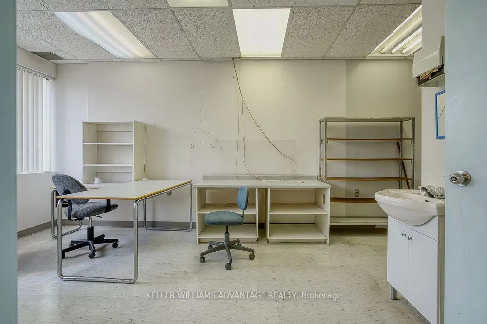 302 Spadina Avenue, #207