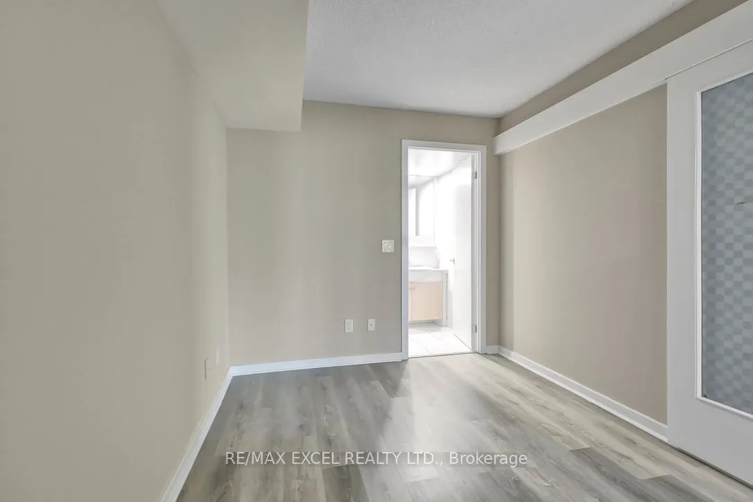 8 York Street, #910