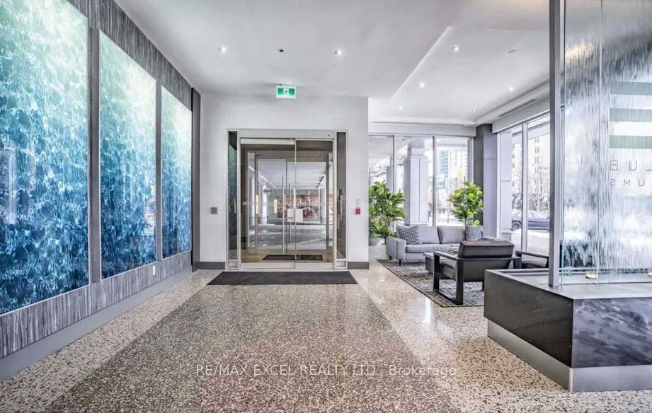 8 York Street, #910