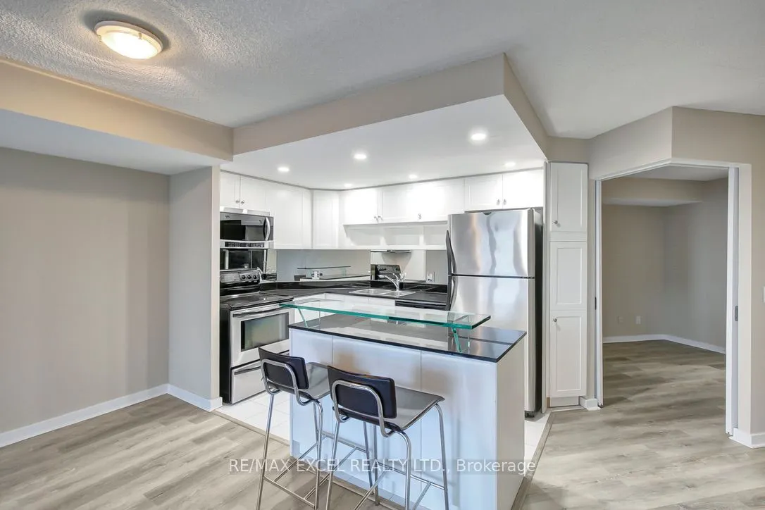 8 York Street, #910