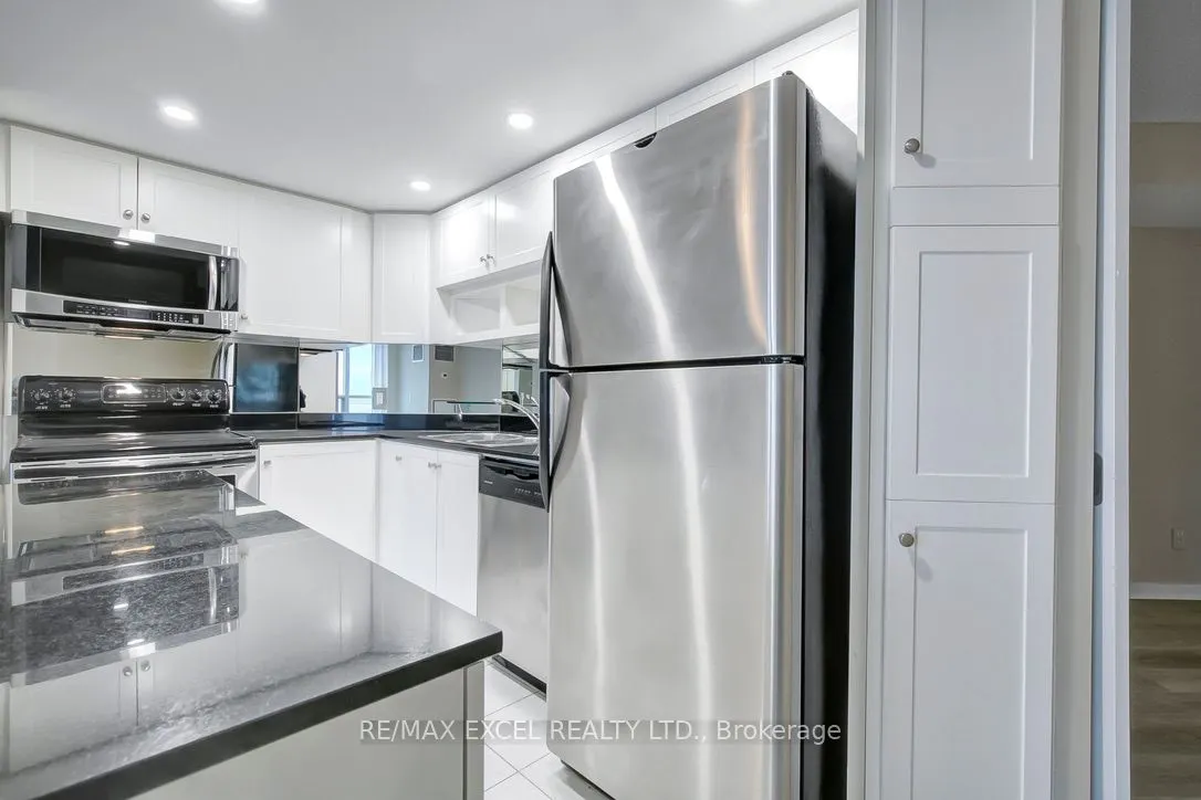 8 York Street, #910