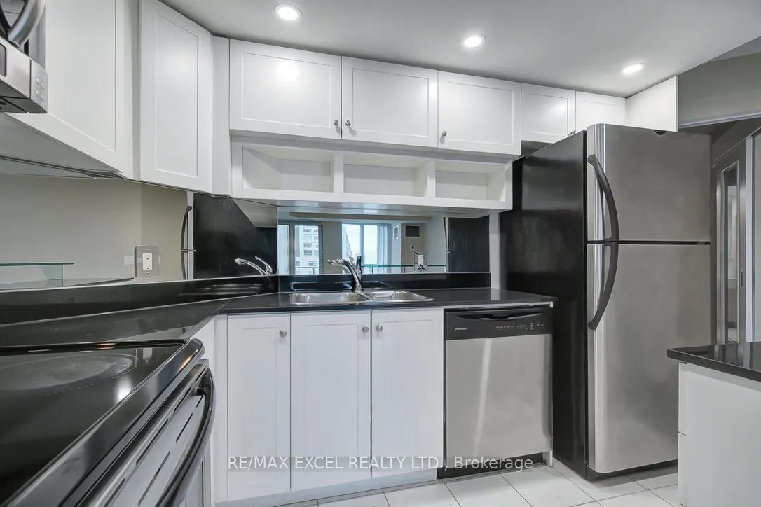 8 York Street, #910