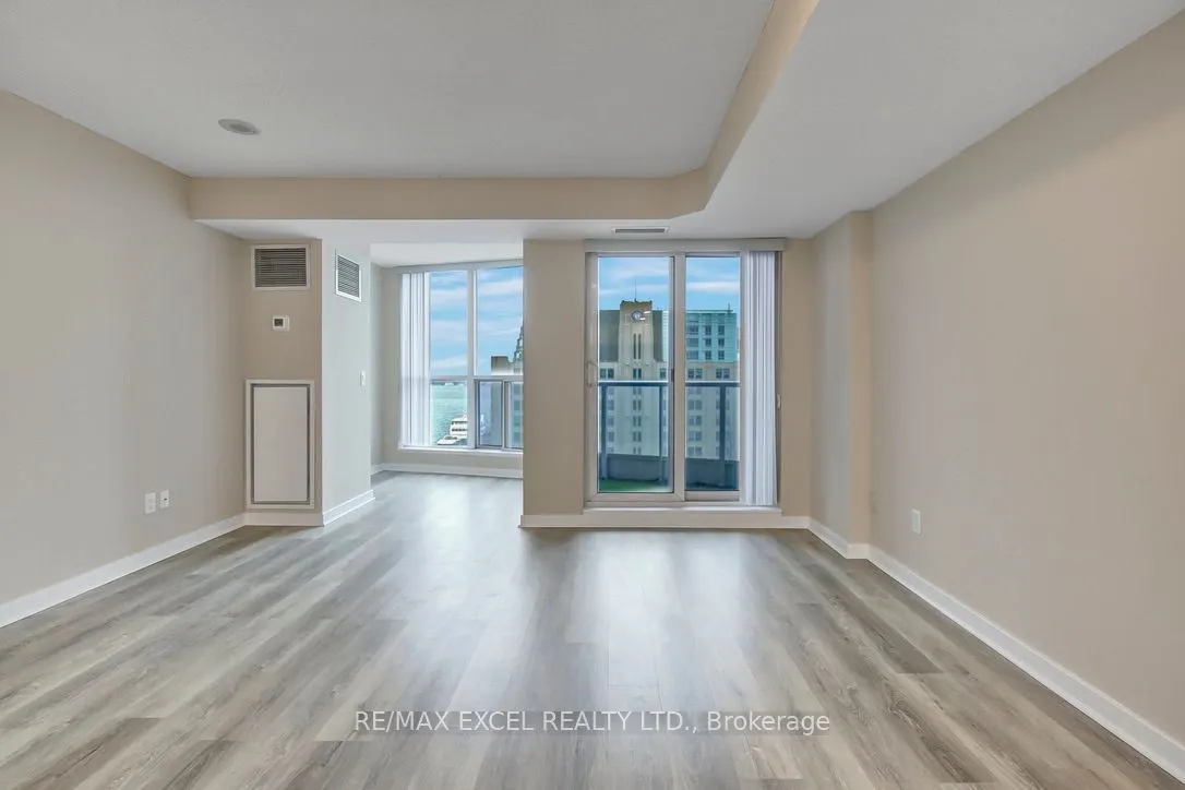 8 York Street, #910