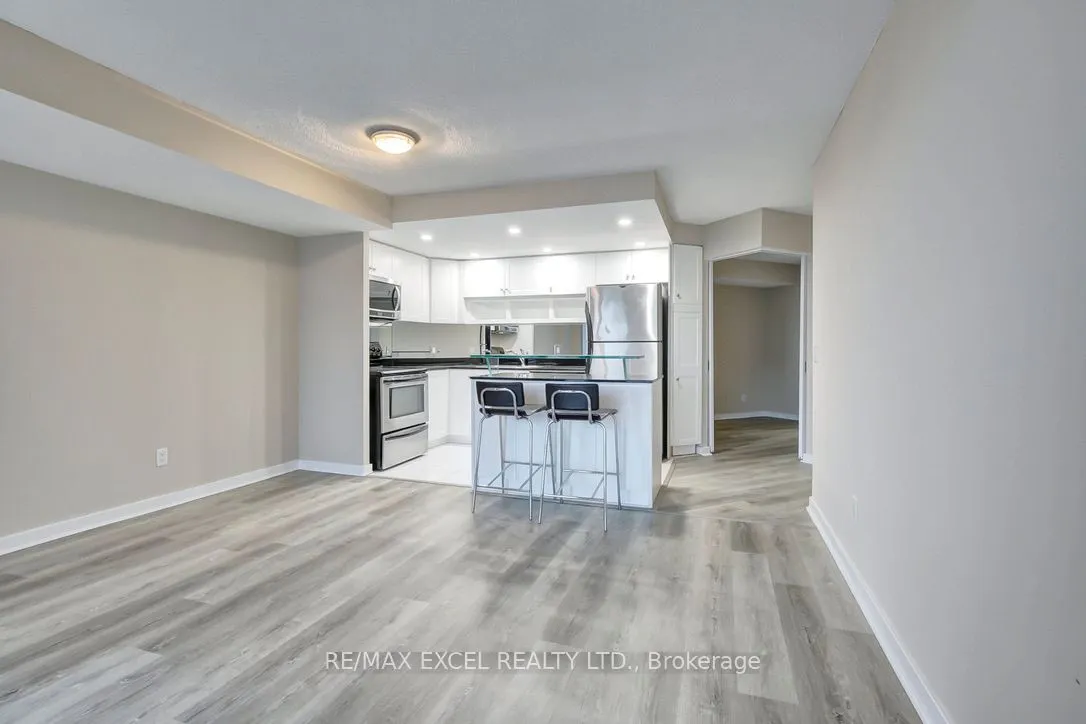8 York Street, #910