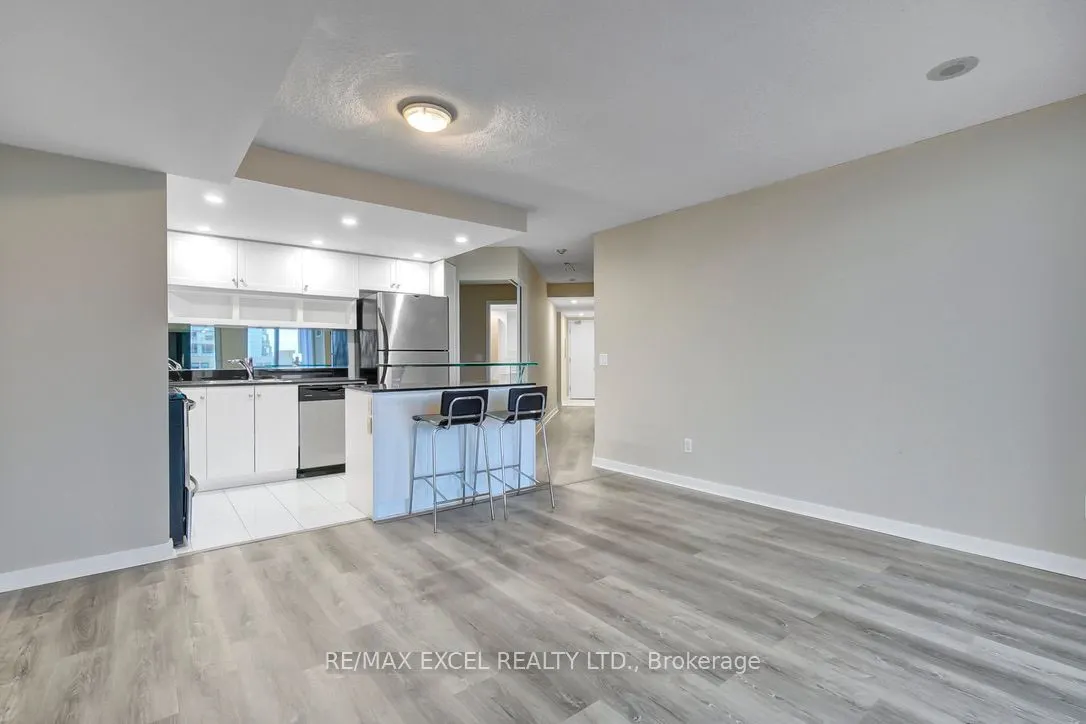 8 York Street, #910