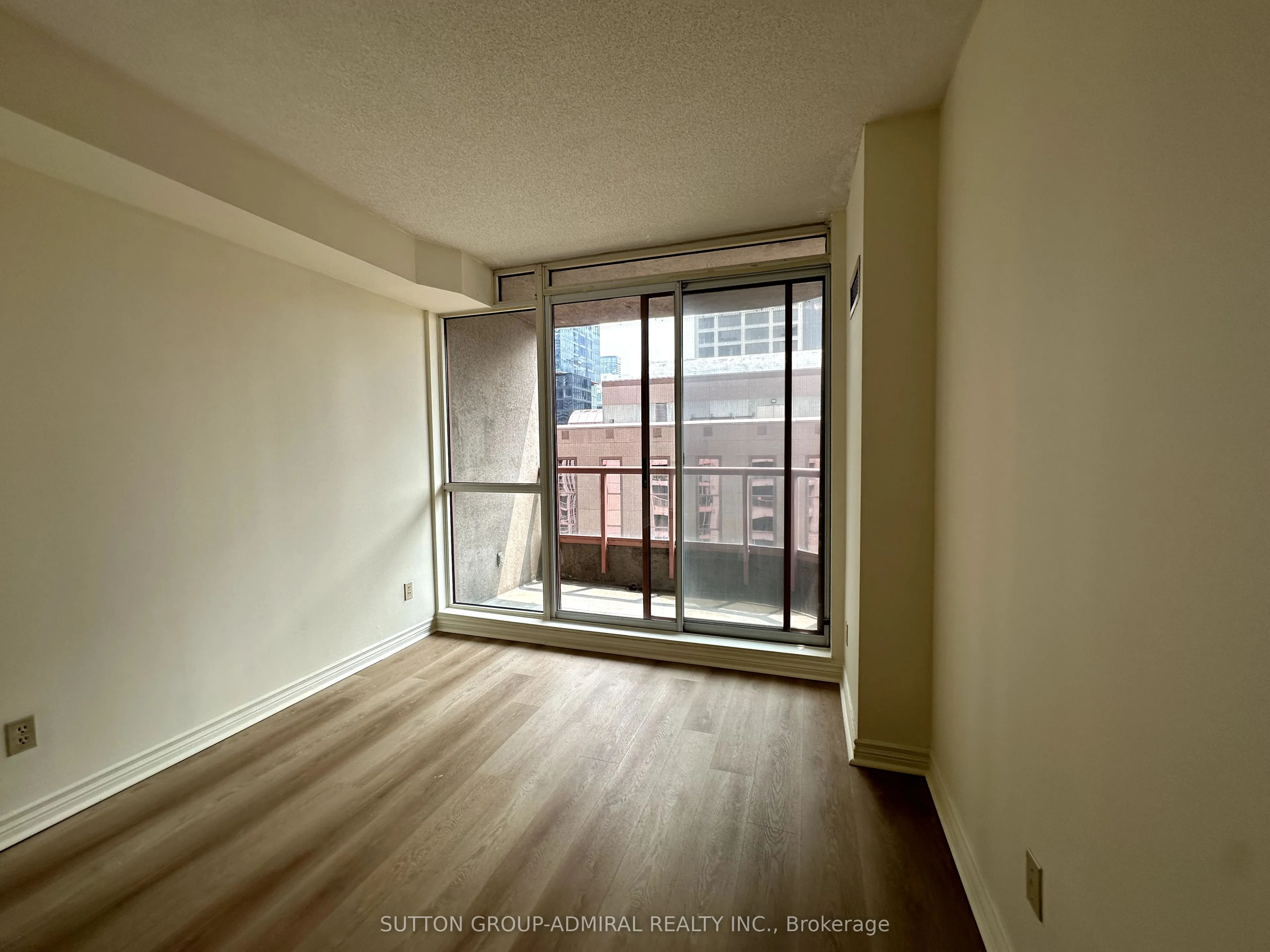 736 Bay Street, #1602