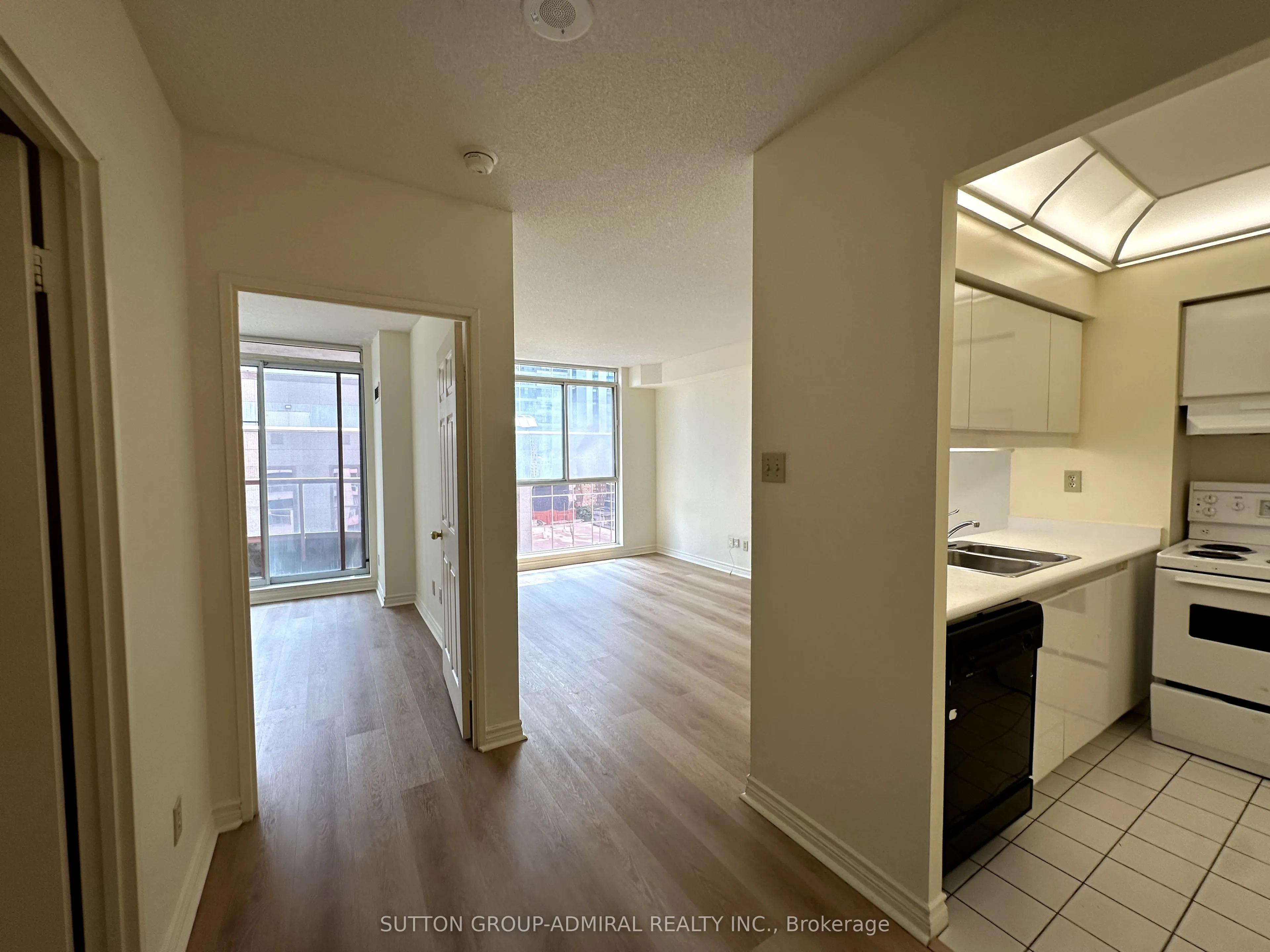736 Bay Street, #1602