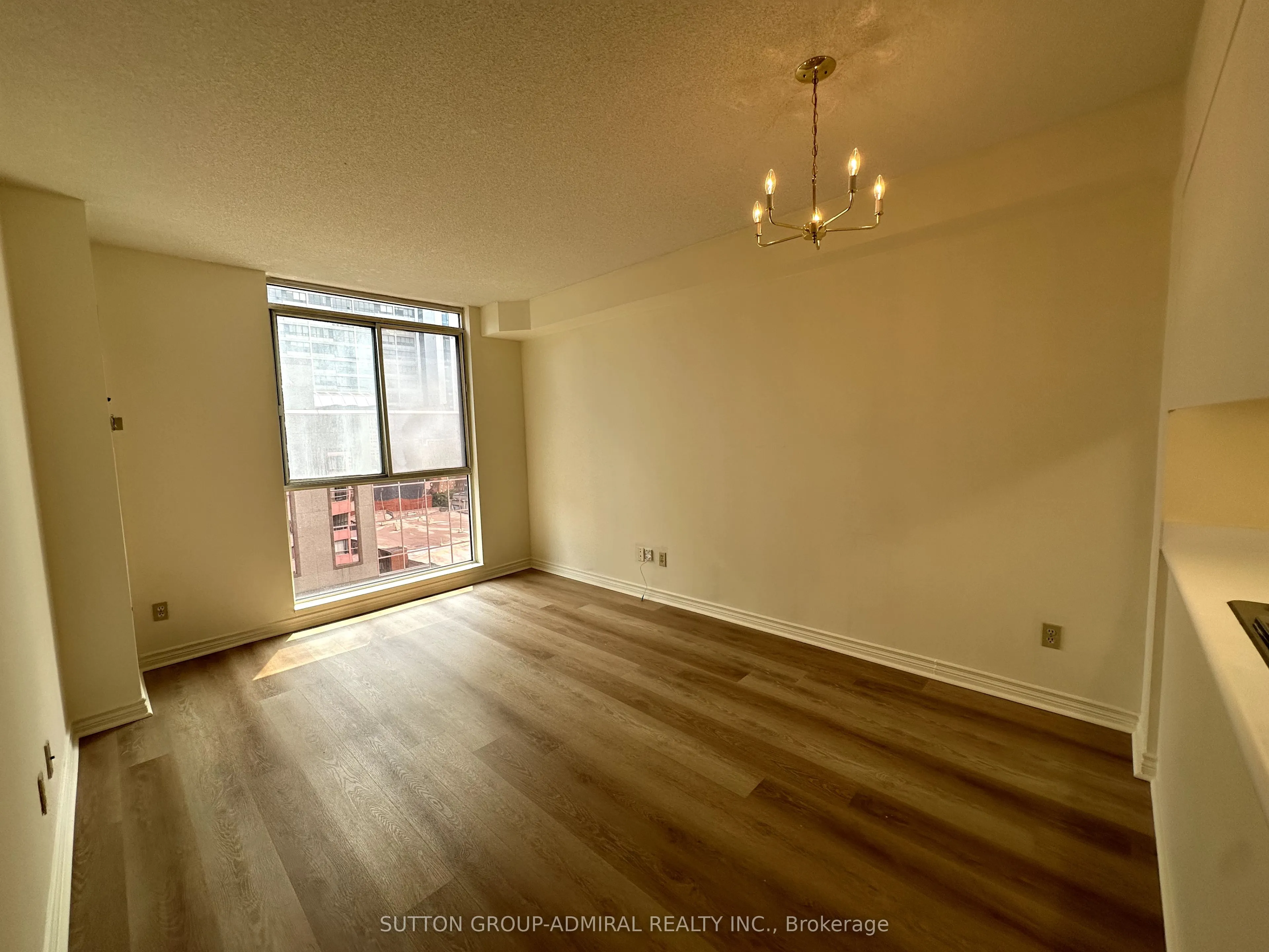 736 Bay Street, #1602