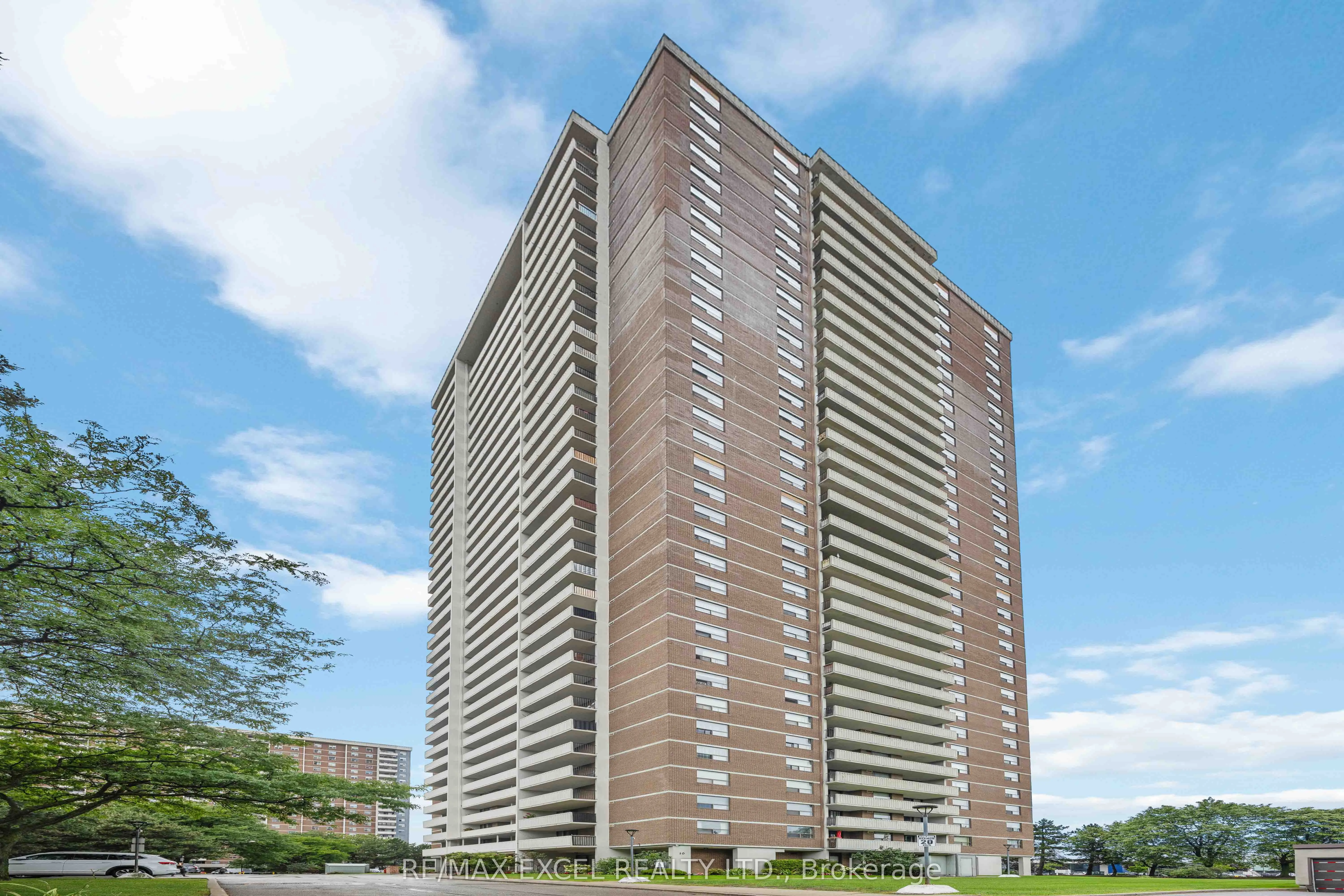 10 Tangreen Court, #801