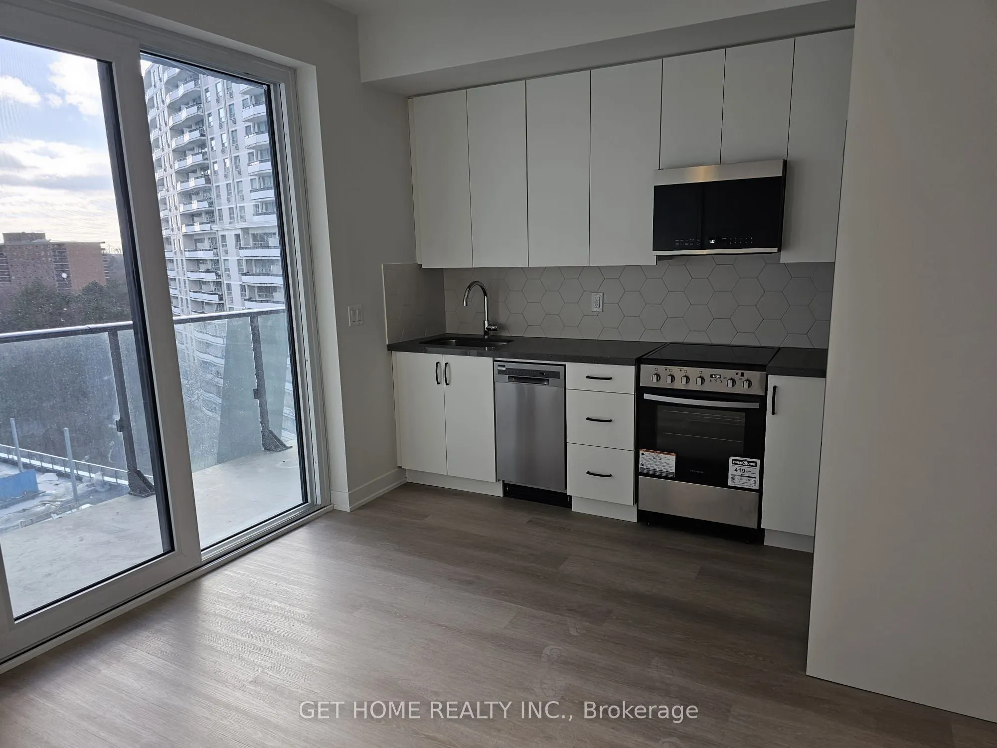 15 ELLERSLIE Avenue, #603