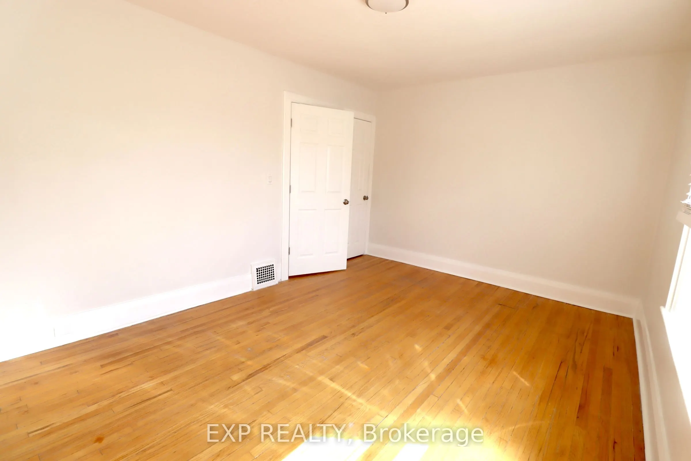 342 Eglinton Avenue E