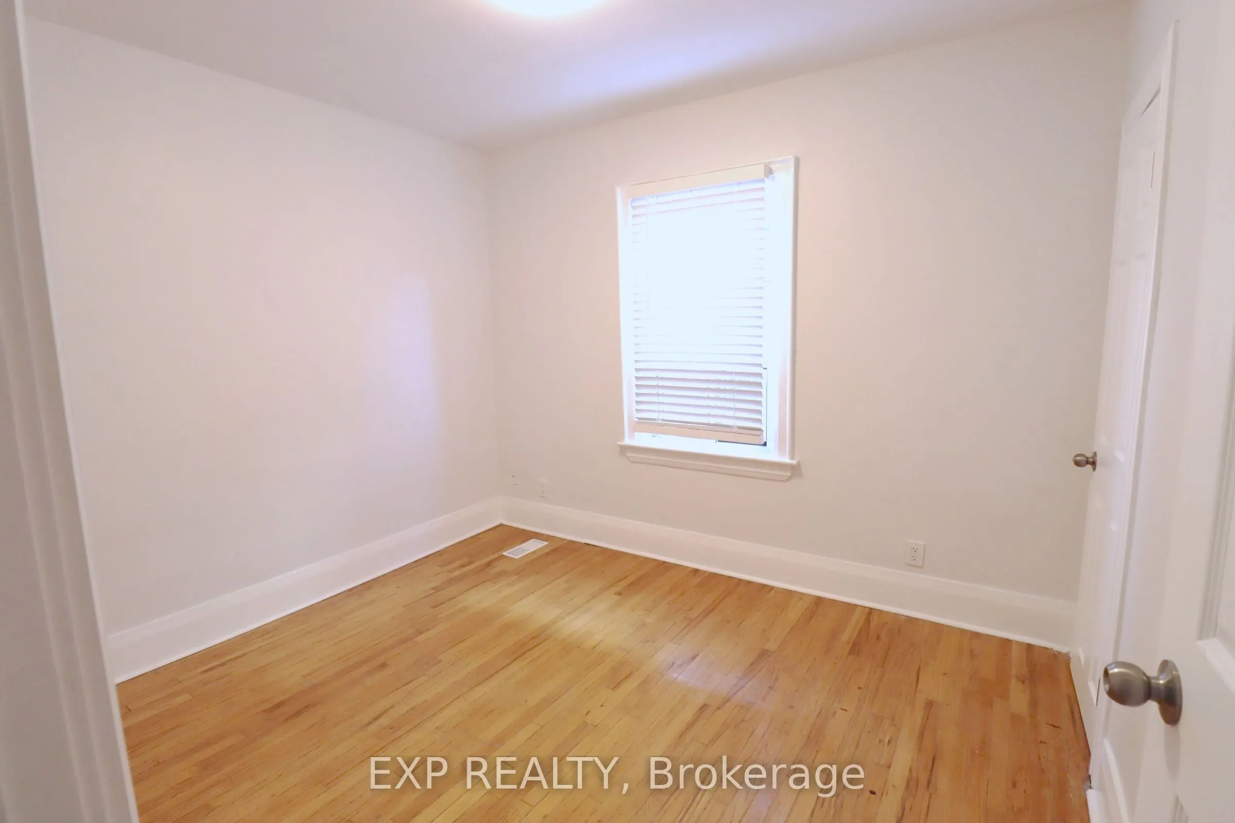 342 Eglinton Avenue E