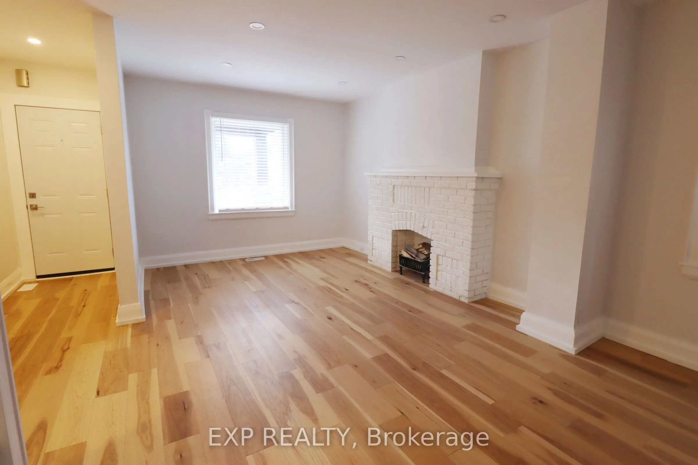 342 Eglinton Avenue E