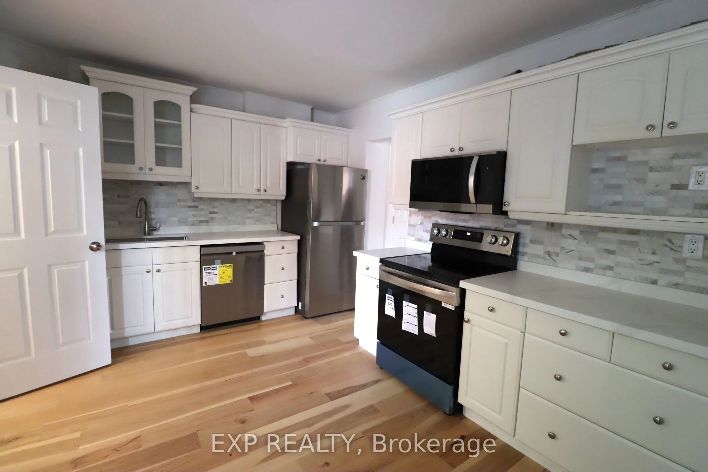 342 Eglinton Avenue E