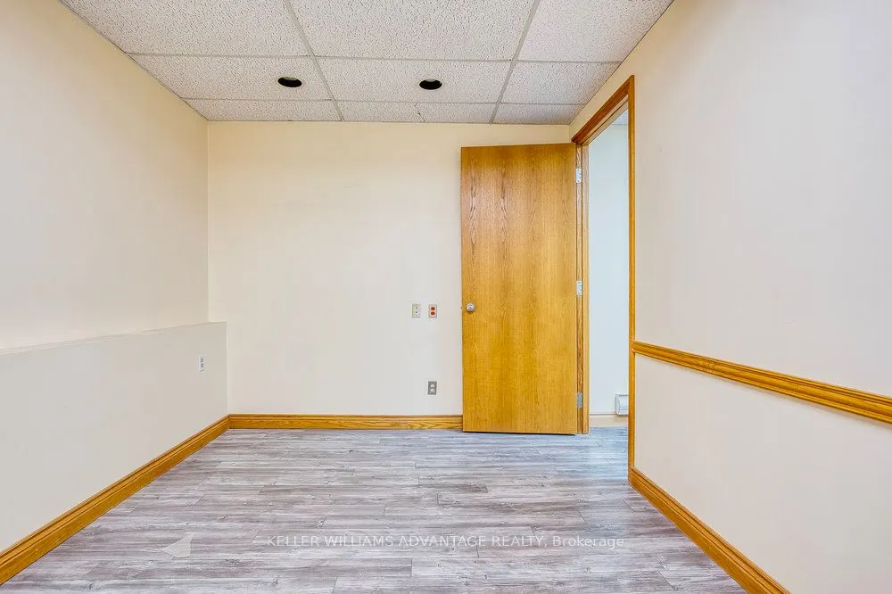 302 Spadina Avenue, #203B