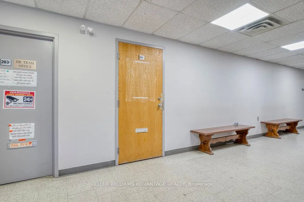302 Spadina Avenue, #203B