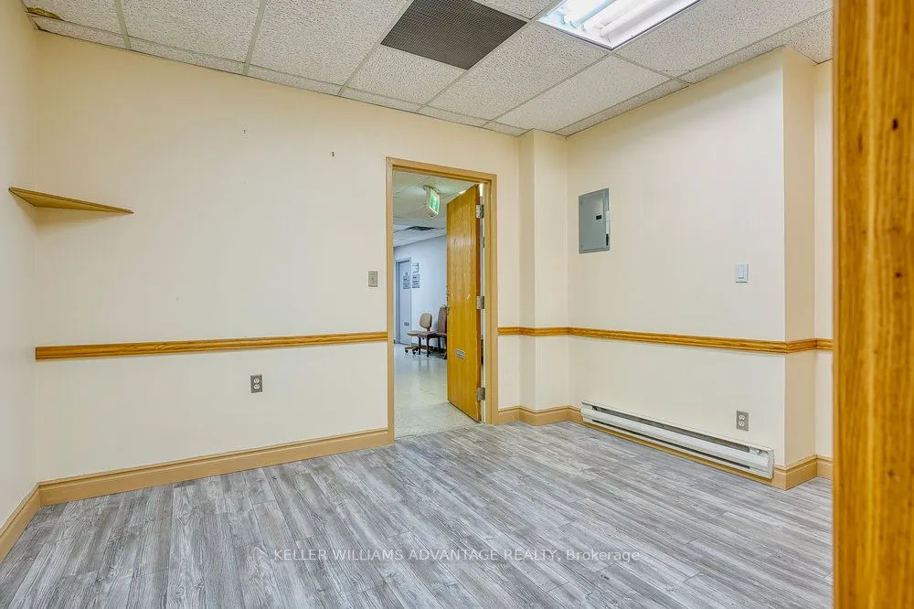 302 Spadina Avenue, #203B