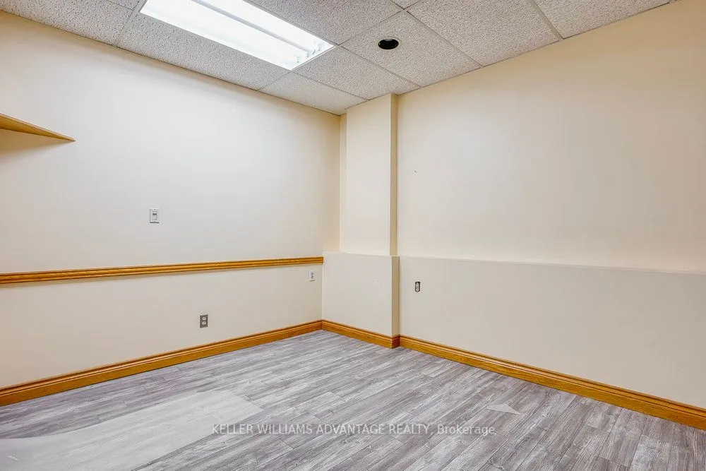 302 Spadina Avenue, #203B