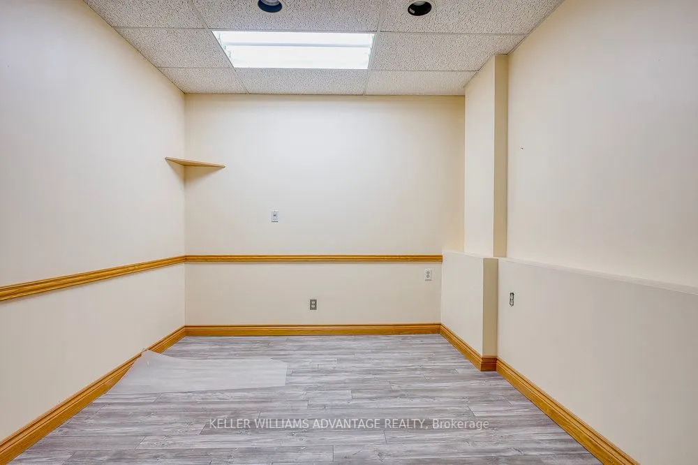 302 Spadina Avenue, #203B