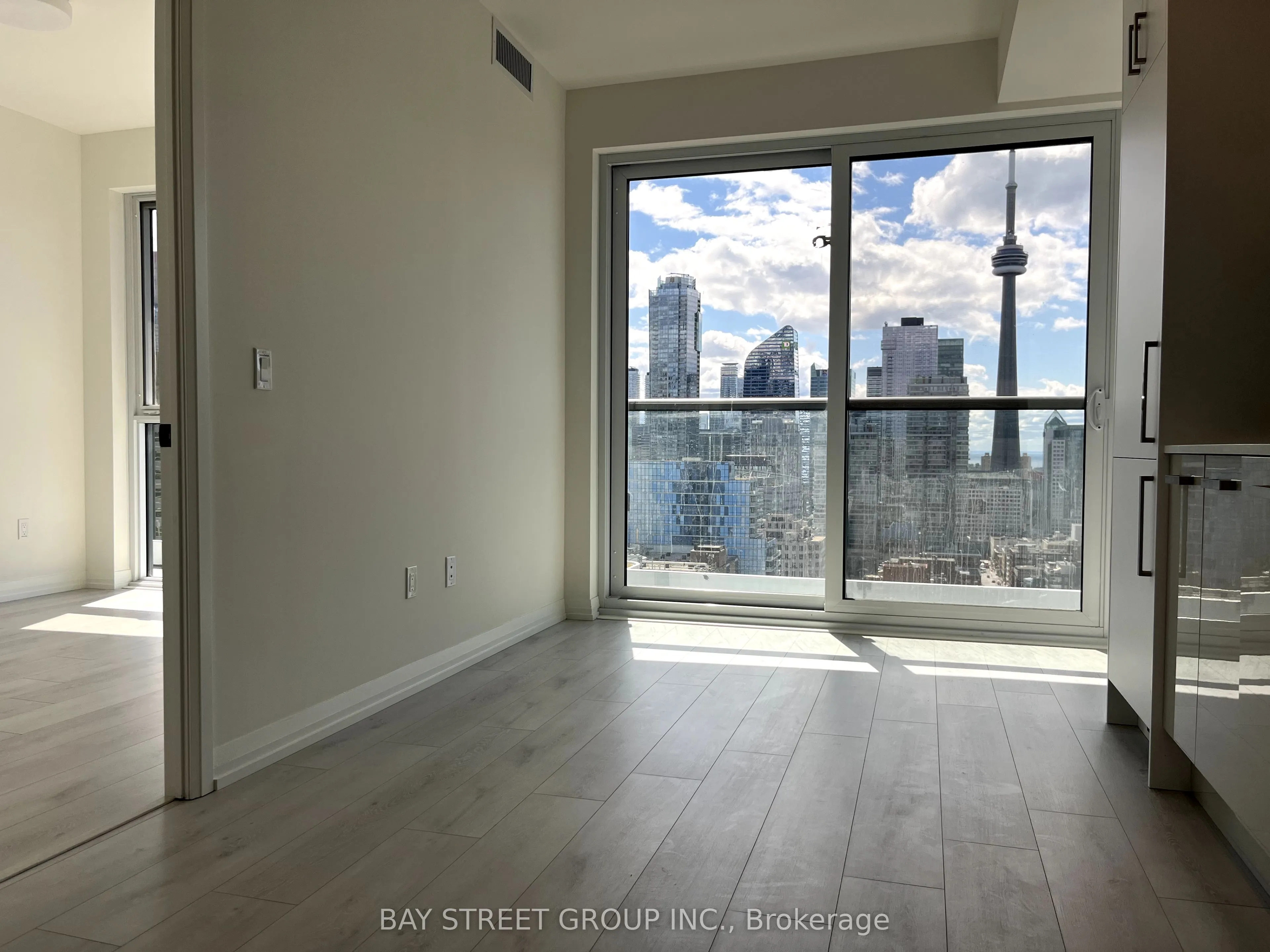 280 Dundas Street W, #2707