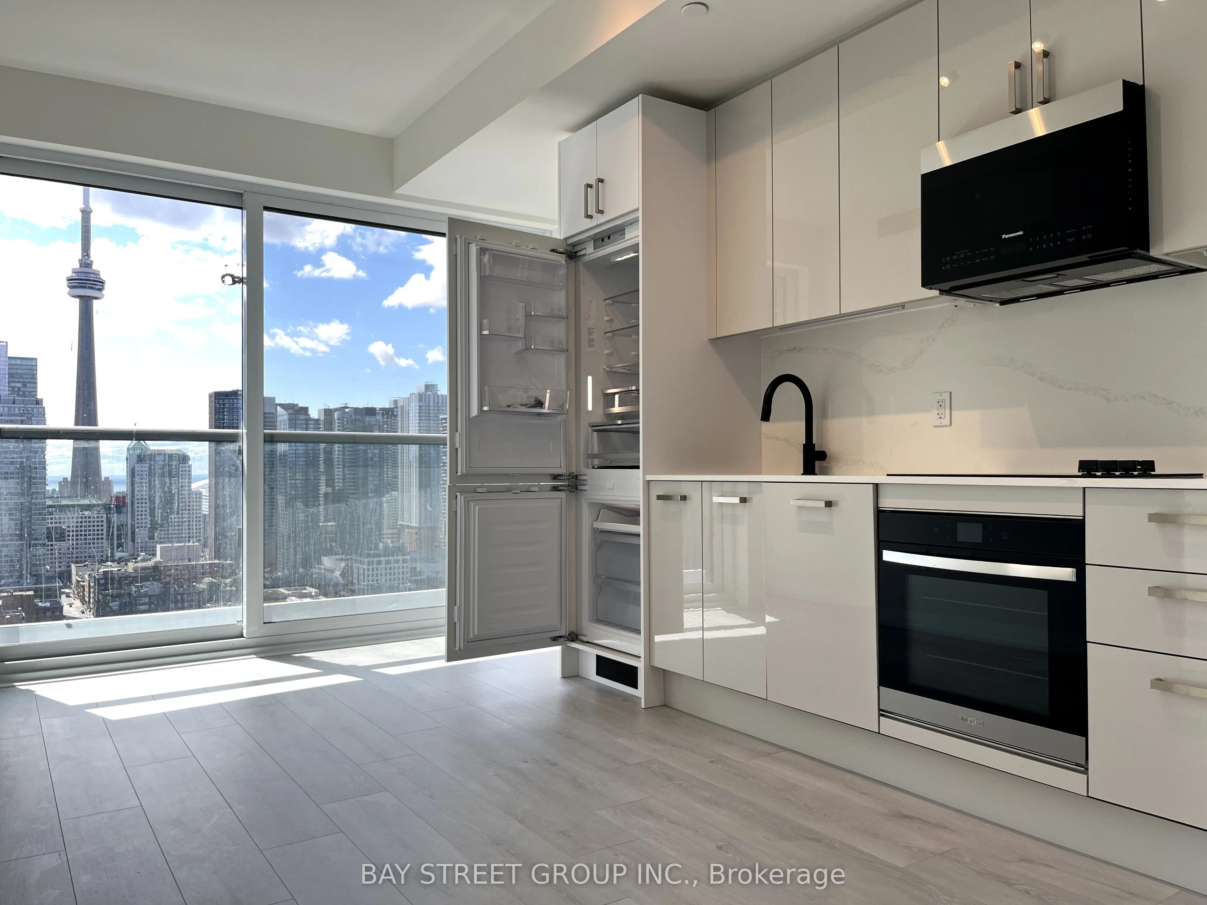 280 Dundas Street W, #2707