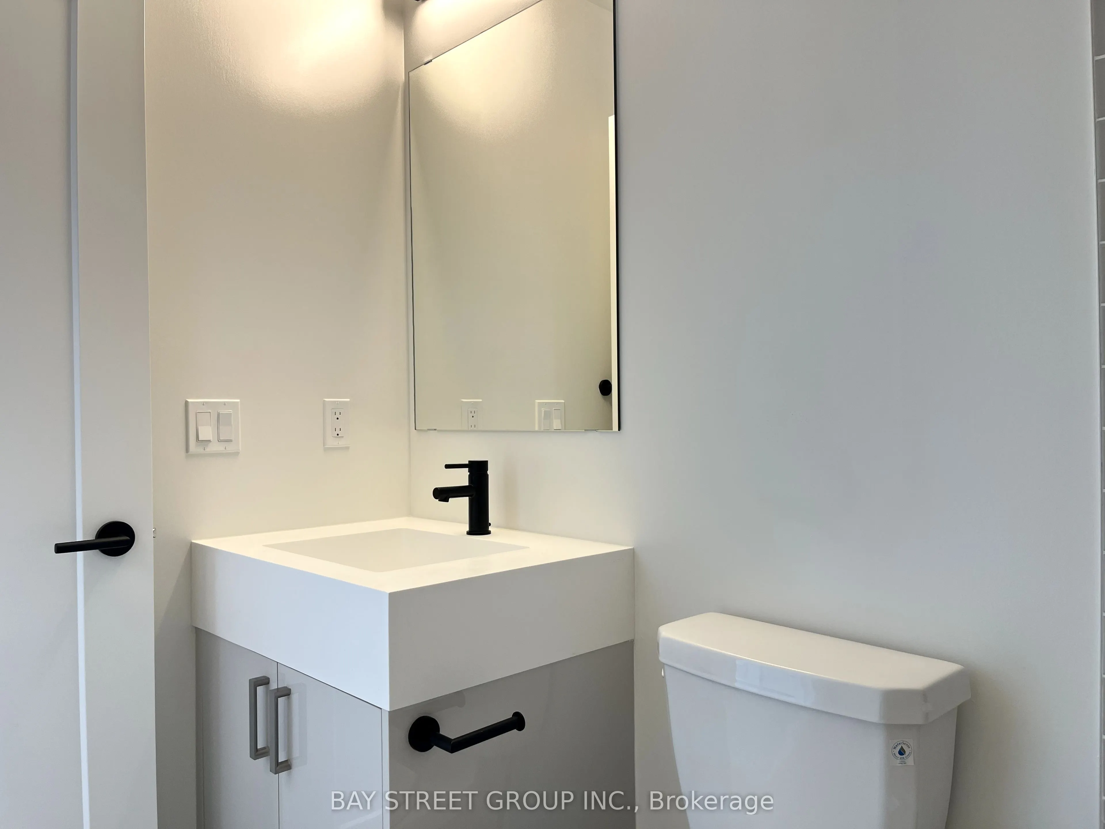 280 Dundas Street W, #2707