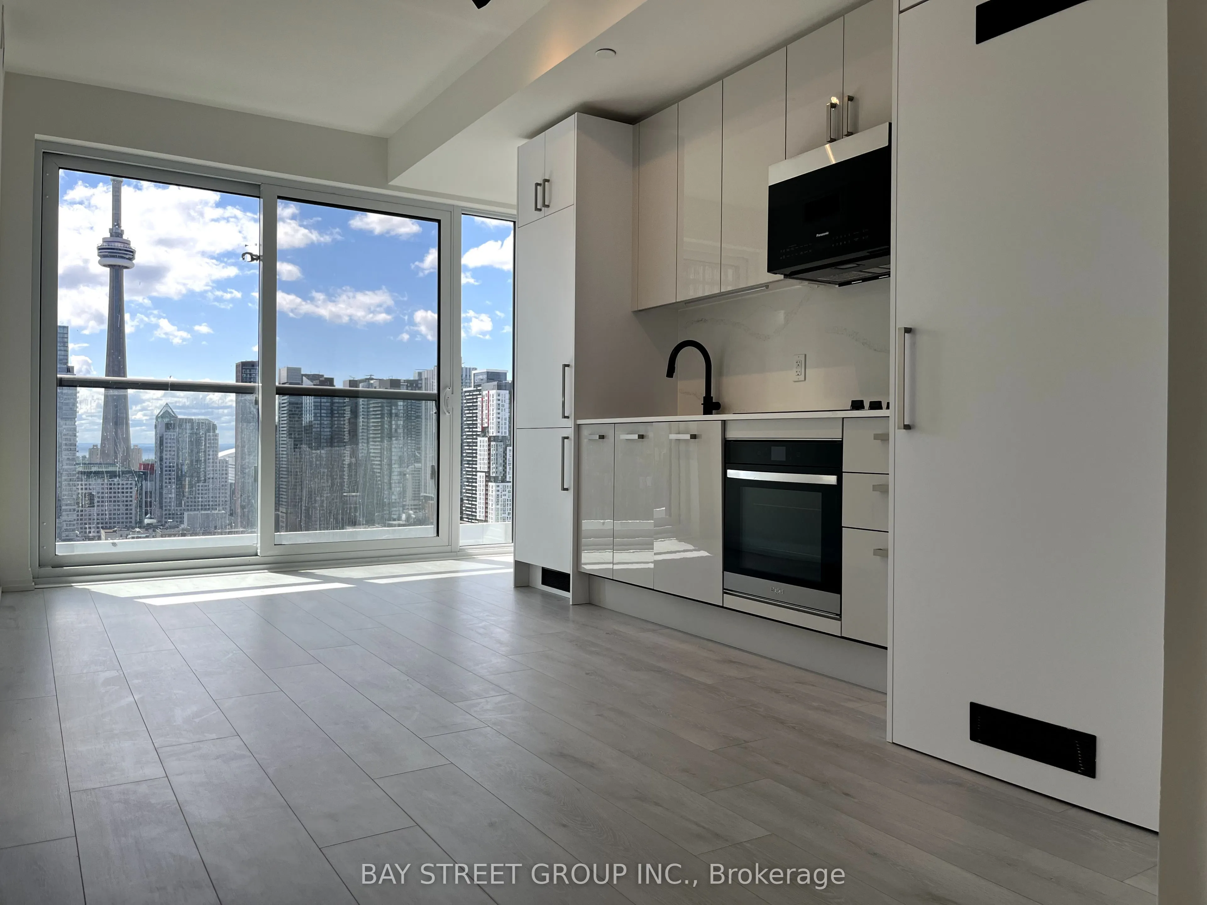 280 Dundas Street W, #2707
