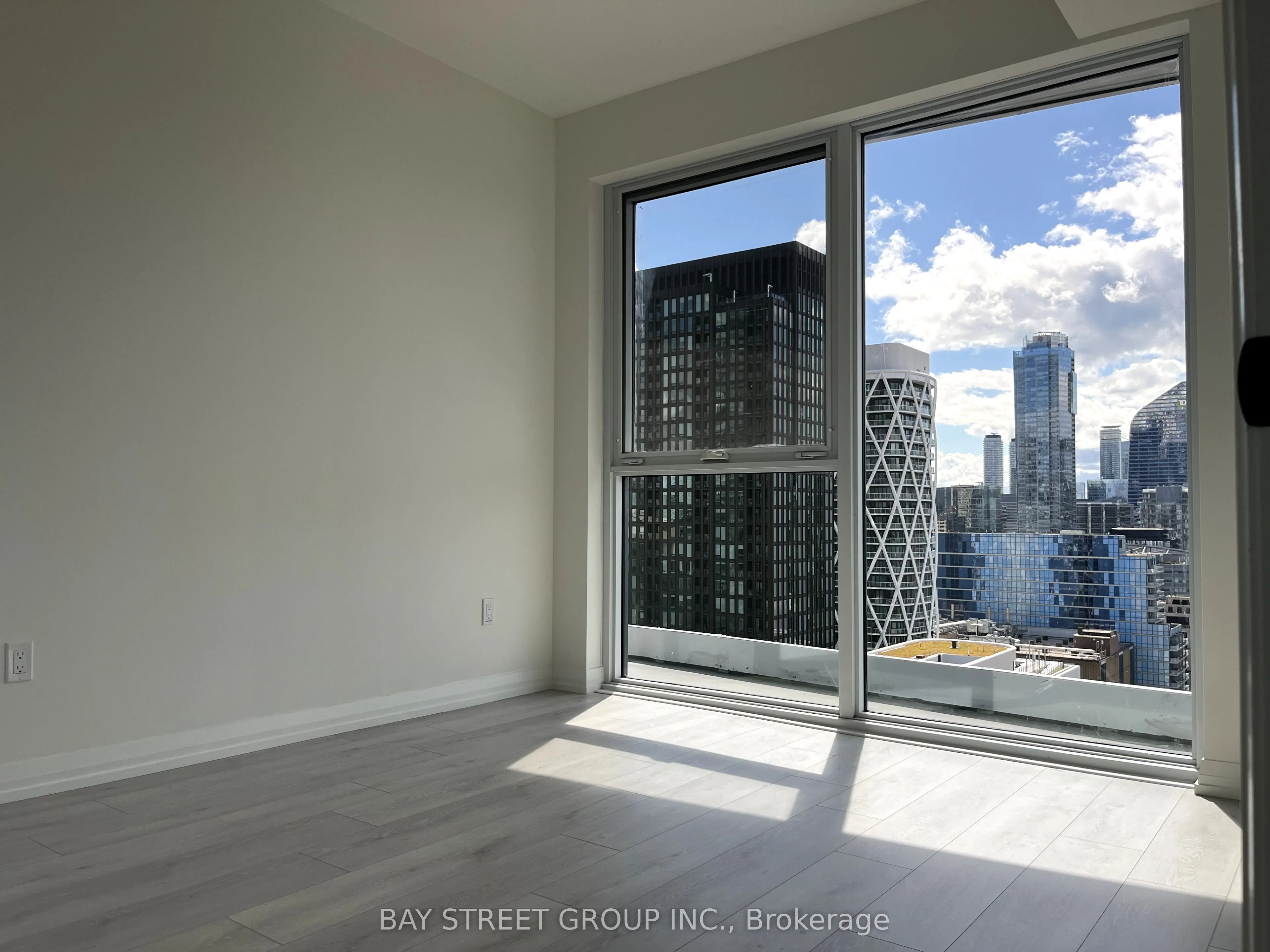 280 Dundas Street W, #2707