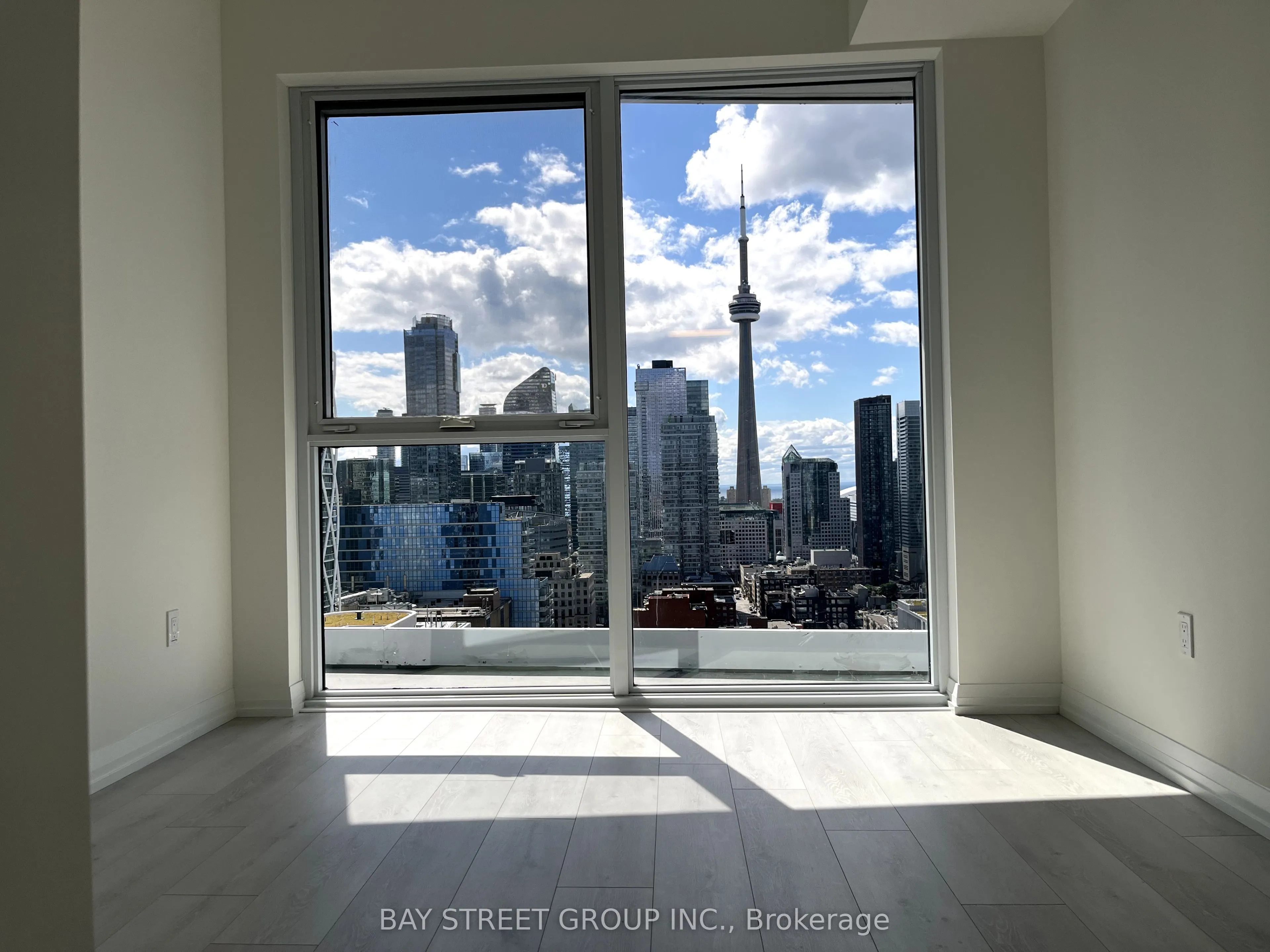 280 Dundas Street W, #2707
