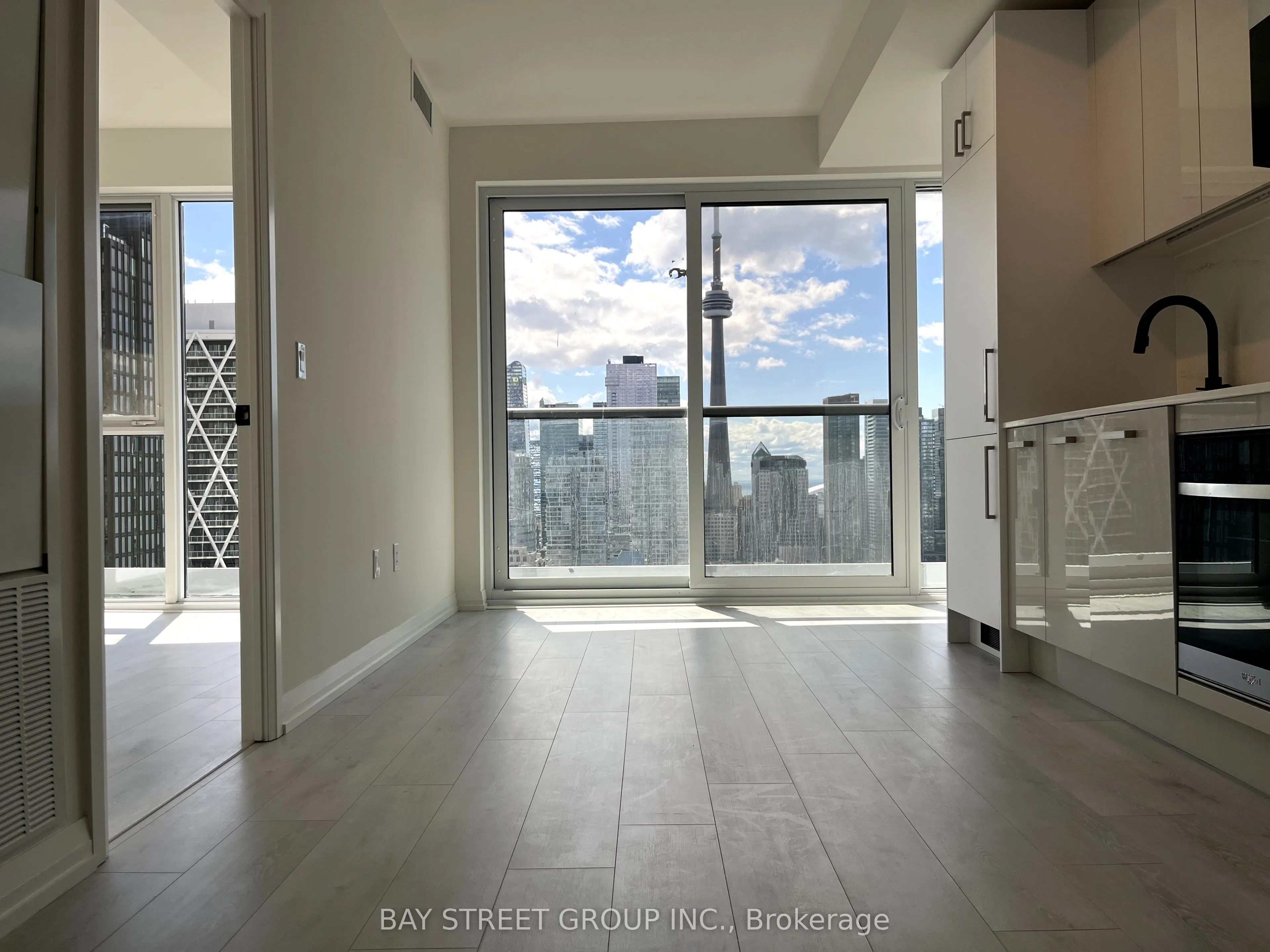 280 Dundas Street W, #2707
