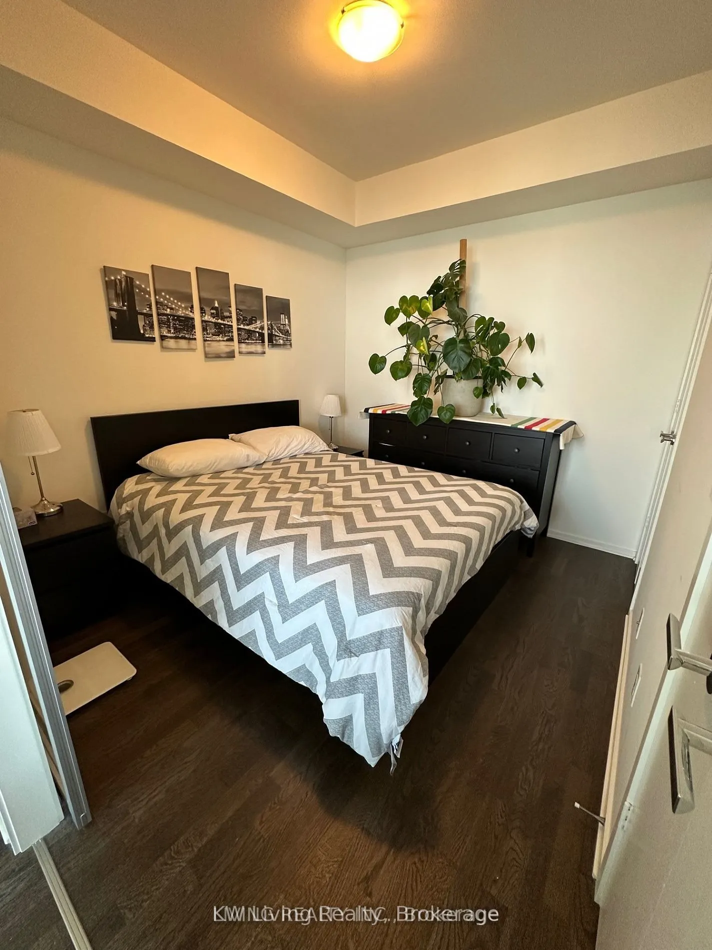 1 Bloor Street E, #5202