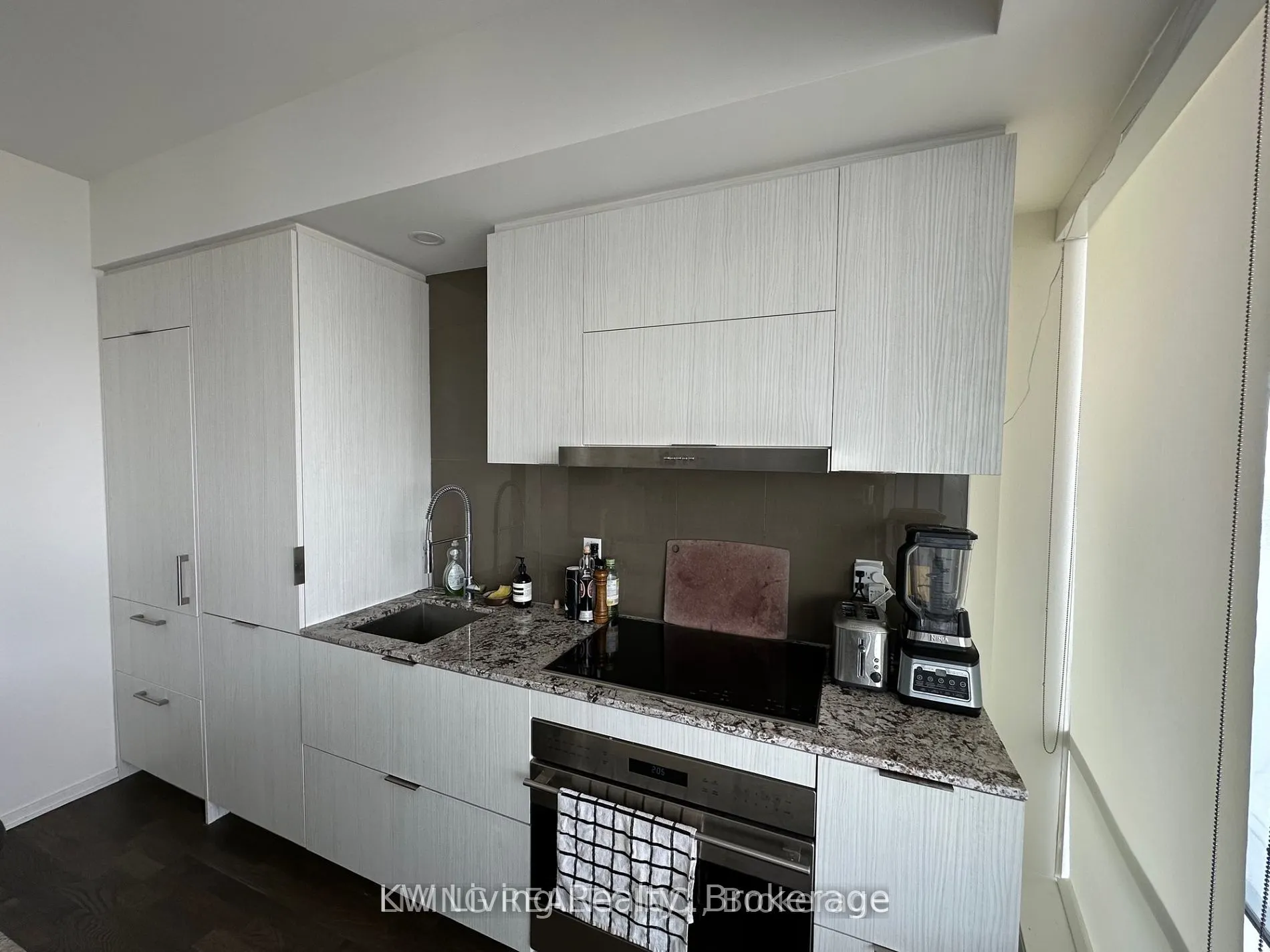1 Bloor Street E, #5202