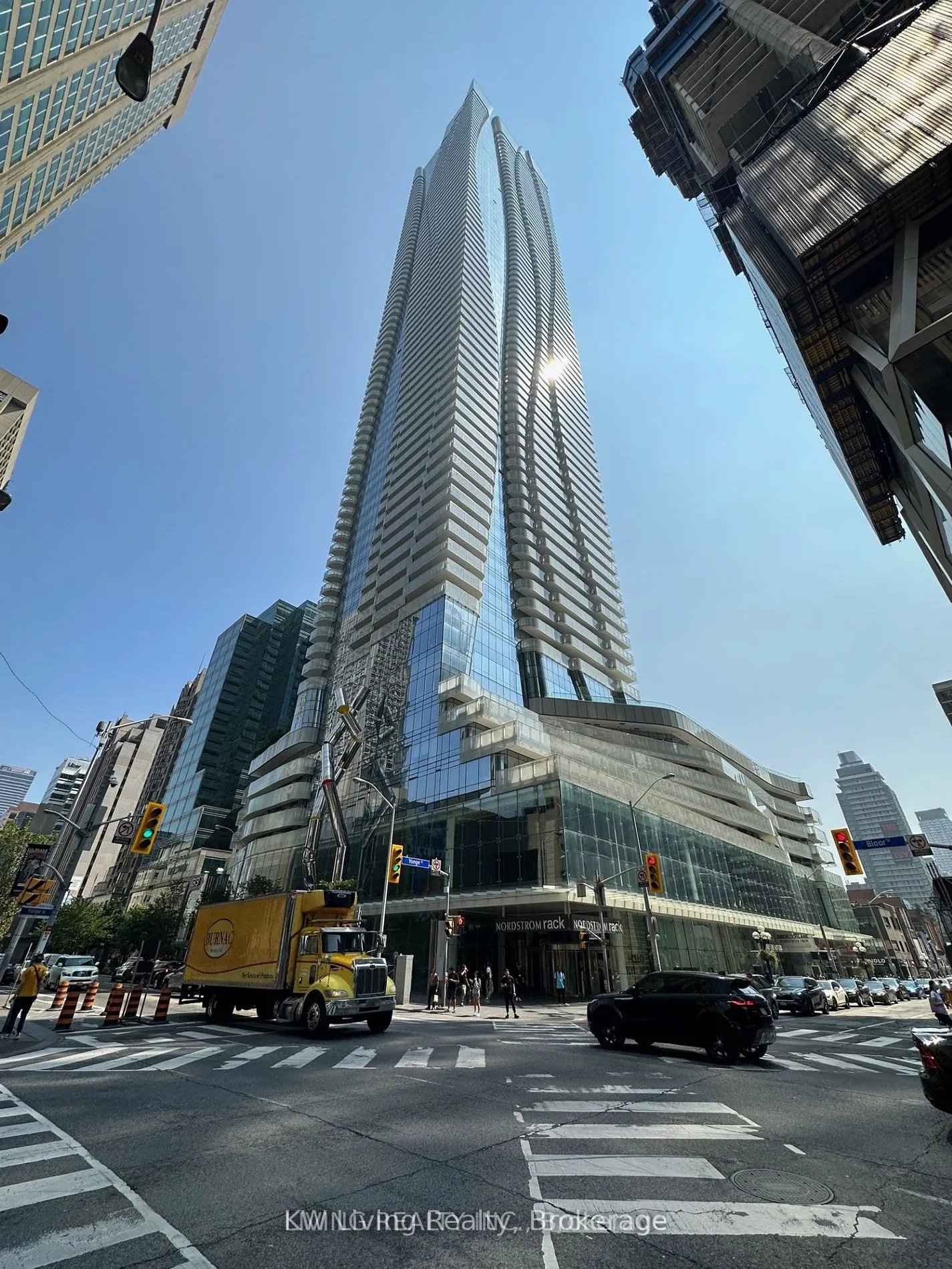 1 Bloor Street E, #5202
