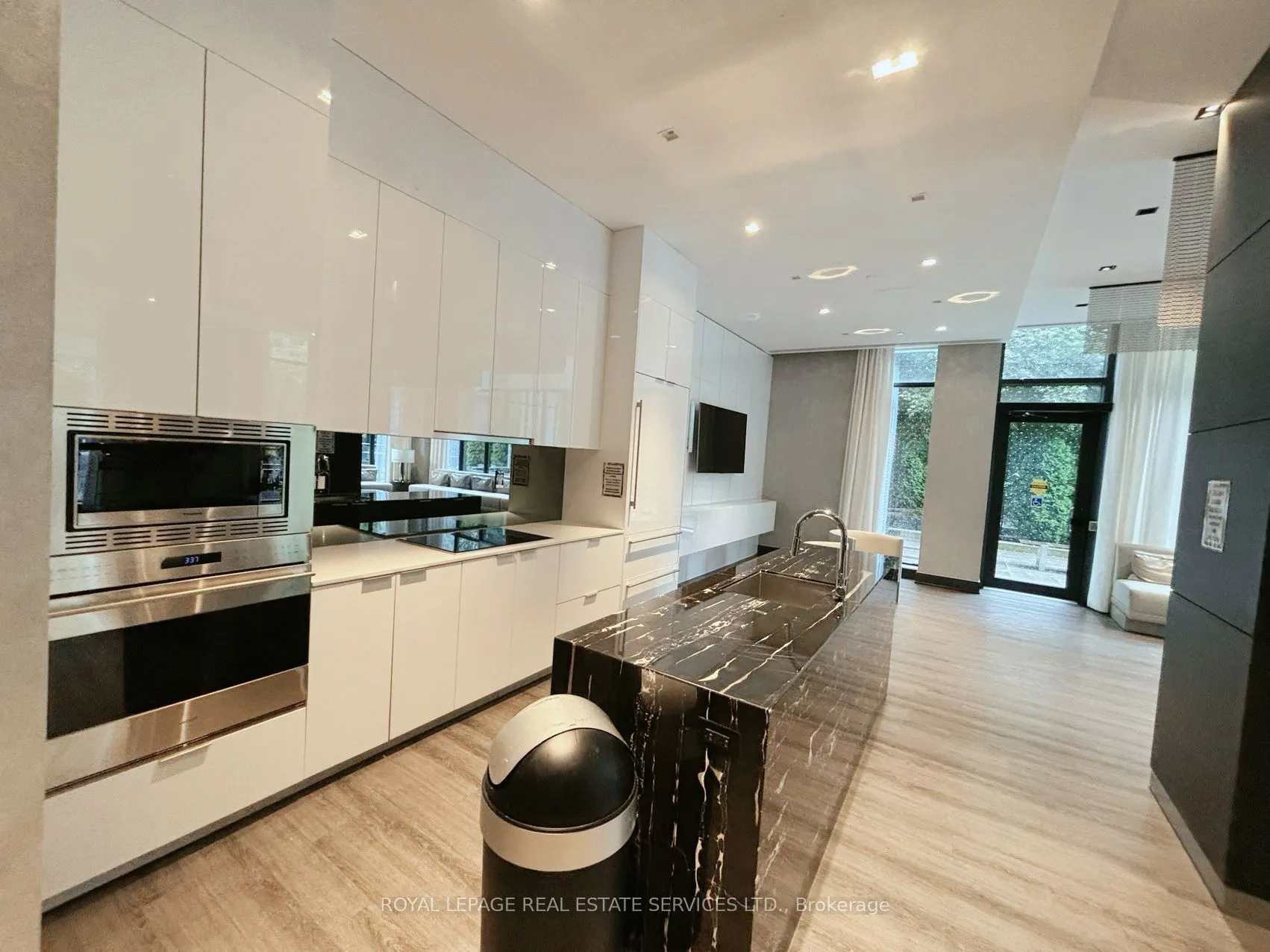 609 Avenue Road, #601