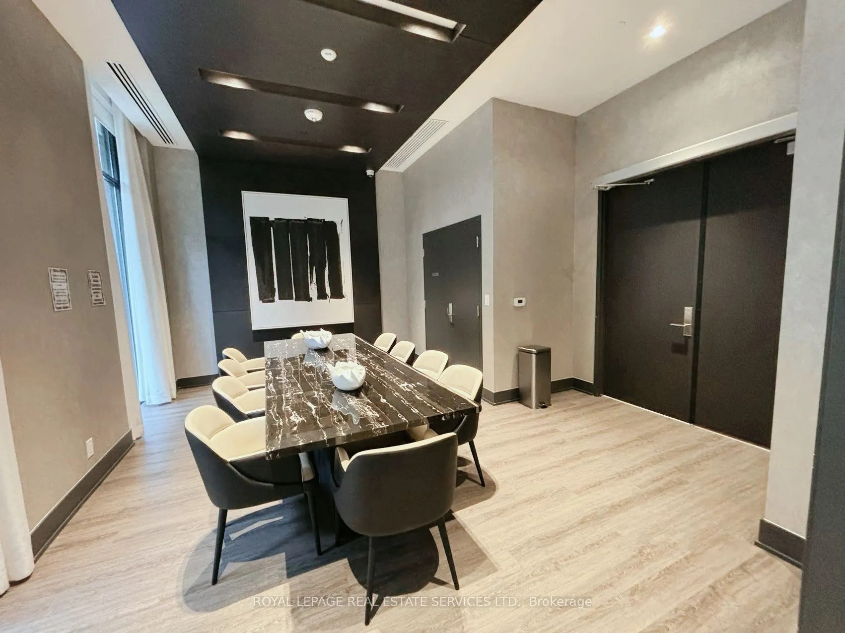609 Avenue Road, #601