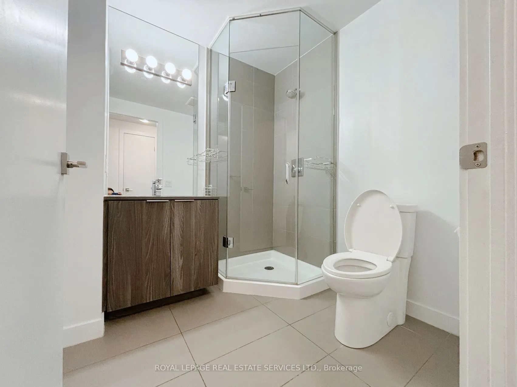 609 Avenue Road, #601