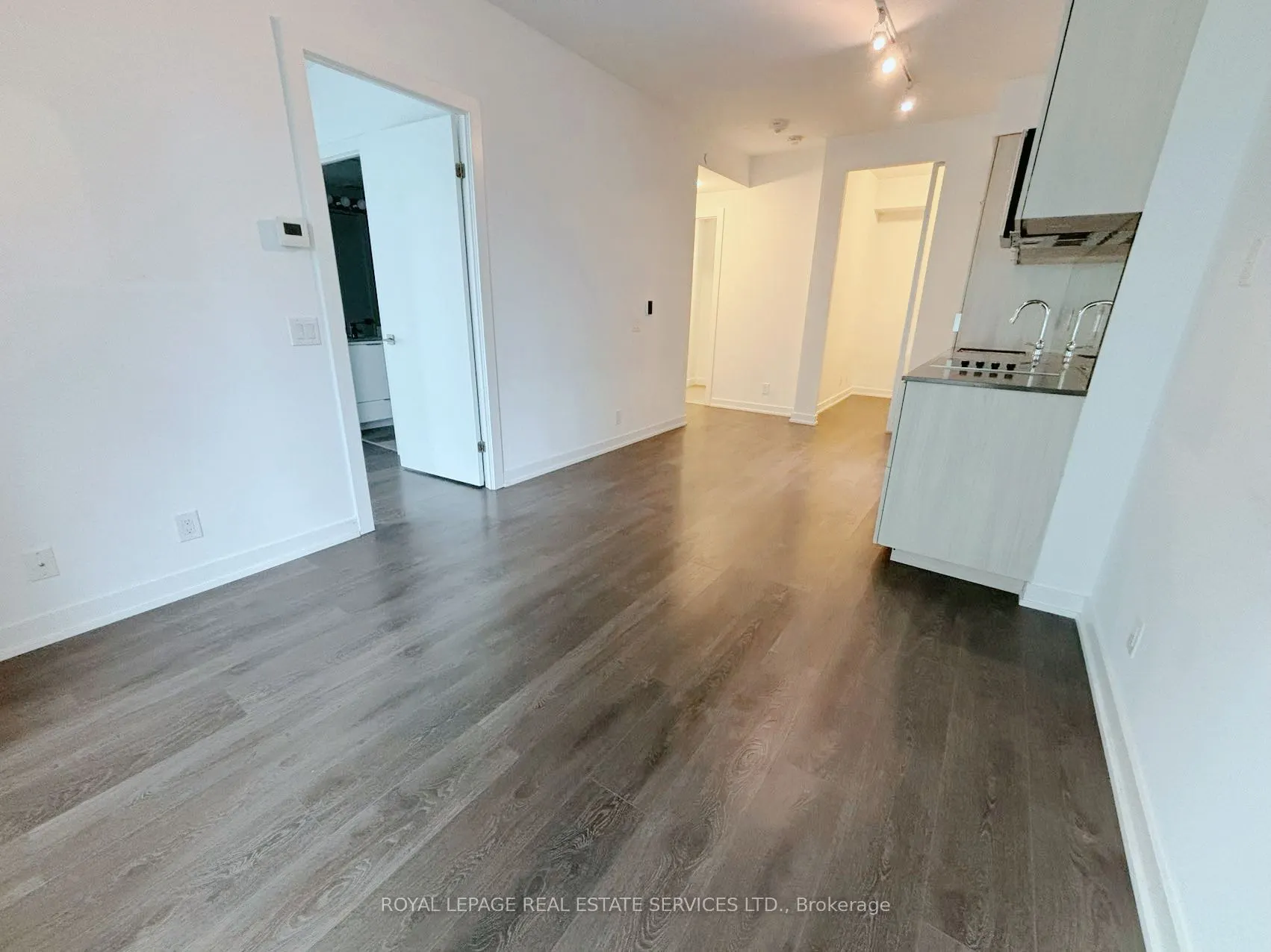 609 Avenue Road, #601