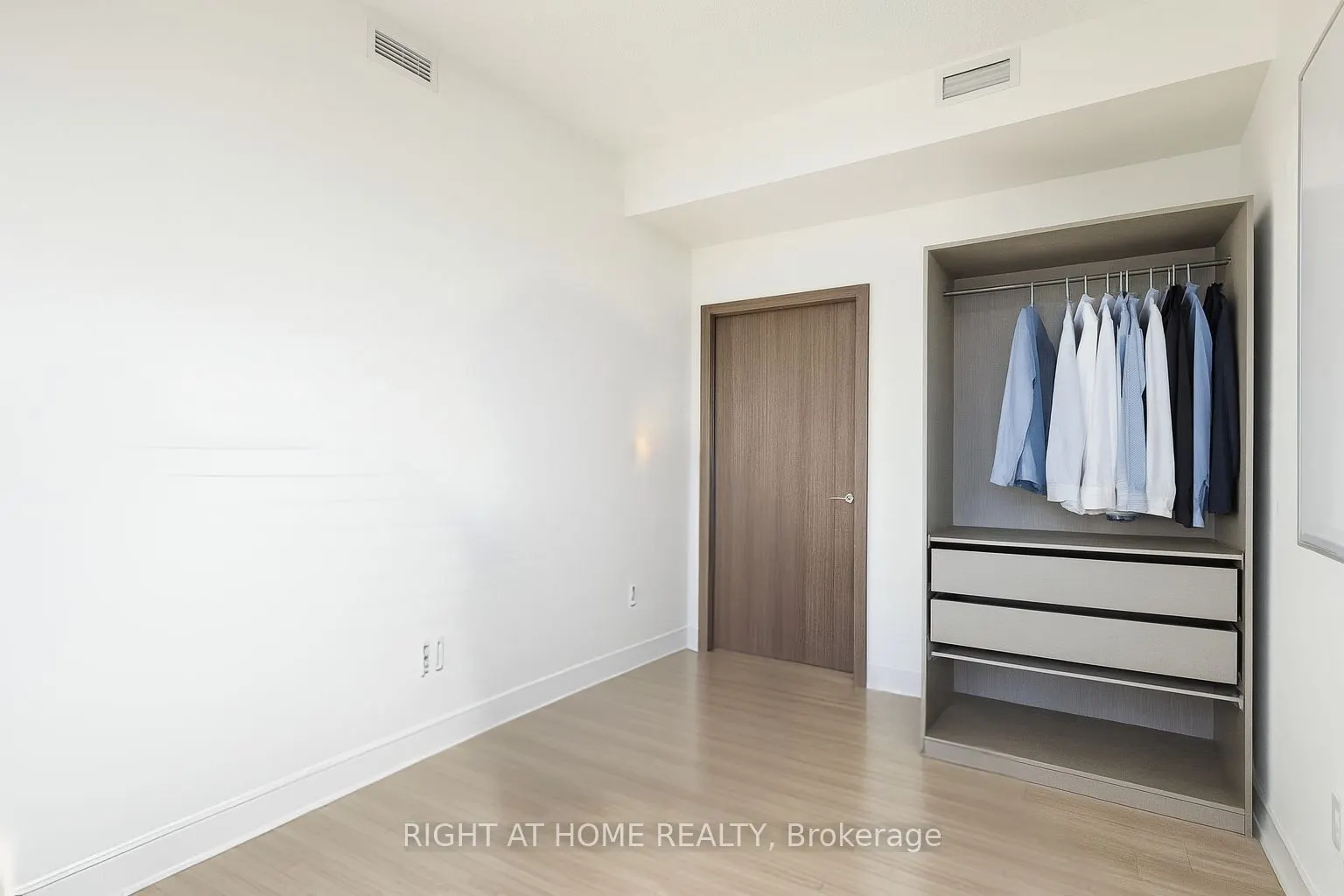 17 Bathurst Street, #4216