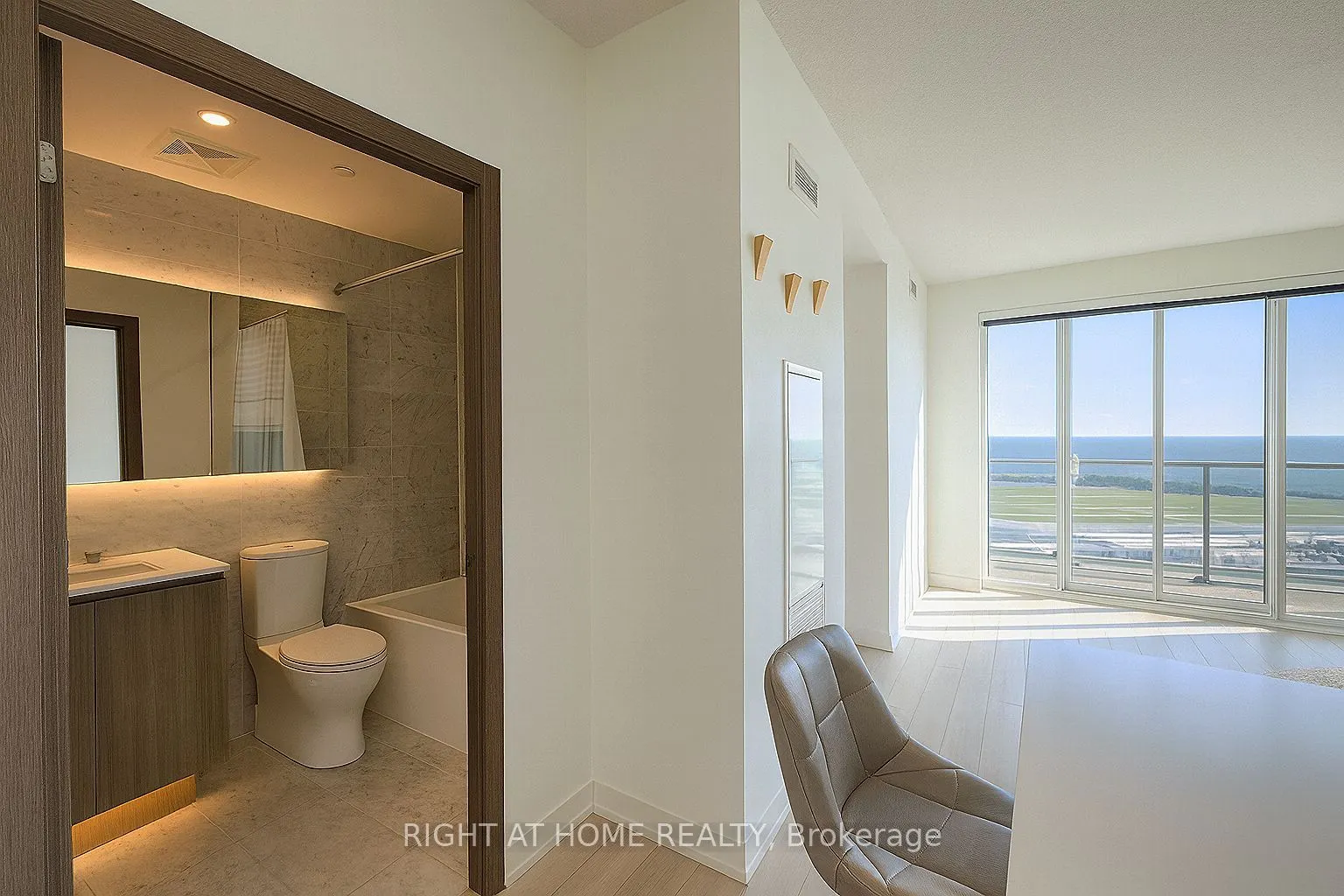 17 Bathurst Street, #4216