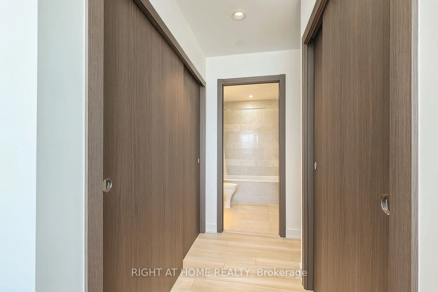 17 Bathurst Street, #4216