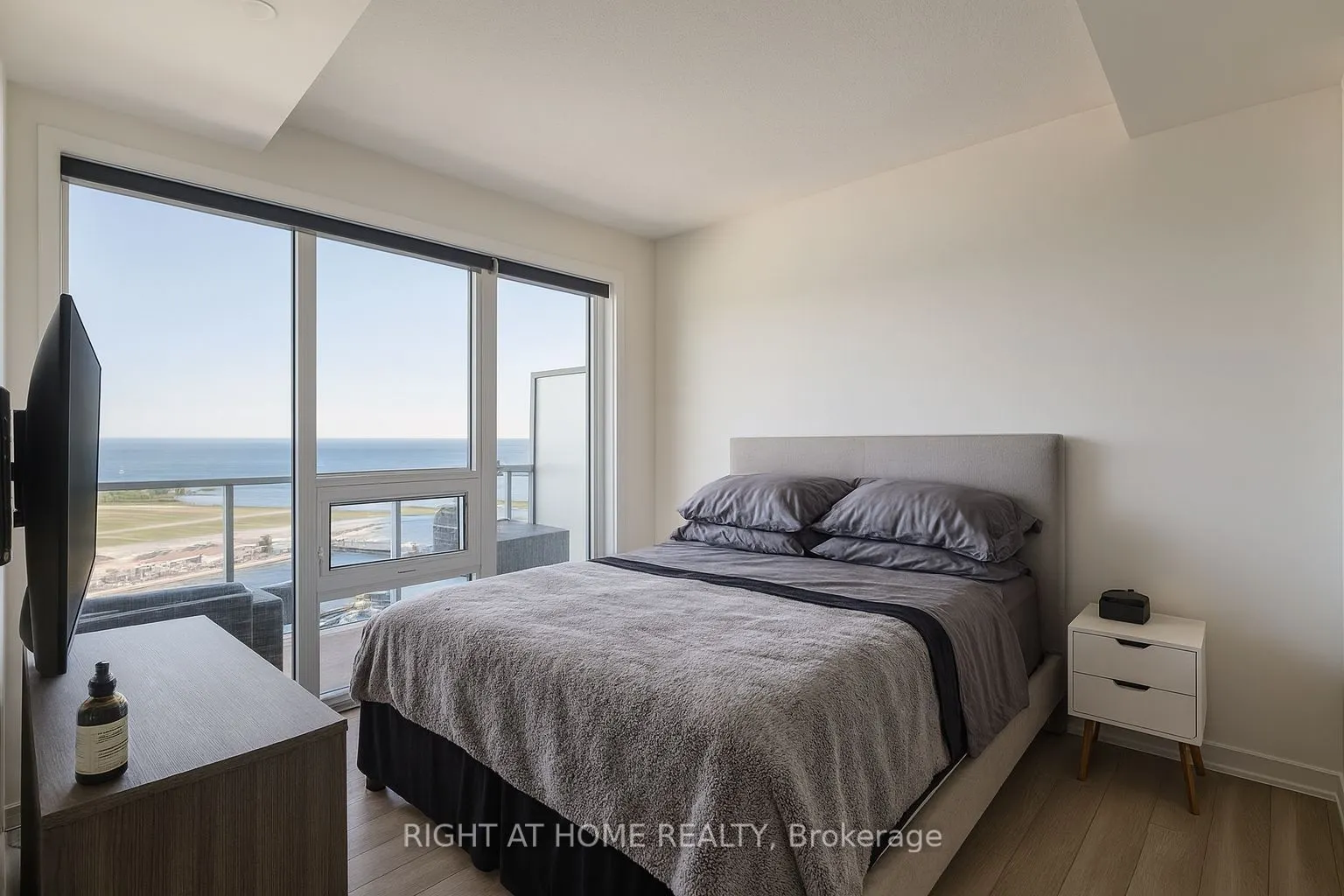 17 Bathurst Street, #4216