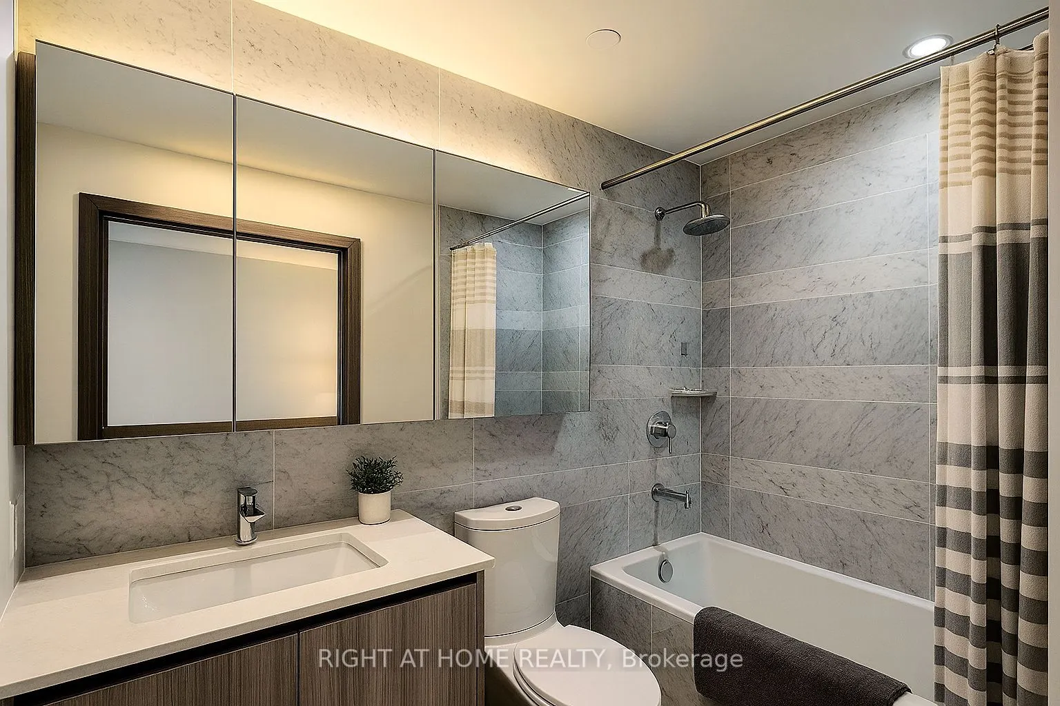 17 Bathurst Street, #4216
