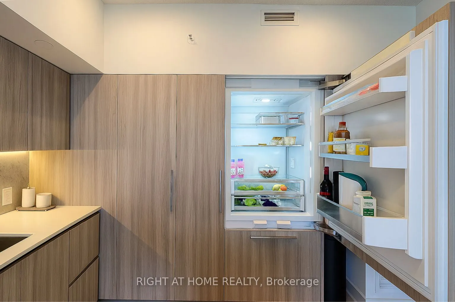 17 Bathurst Street, #4216