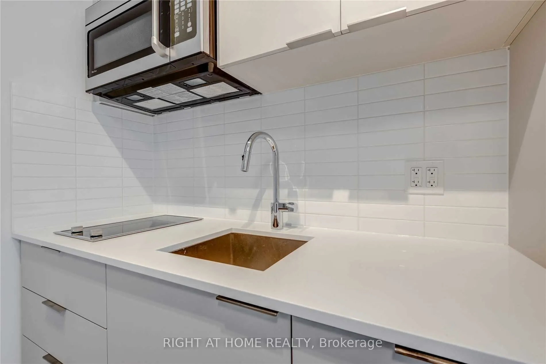 576 Front Street W, #726