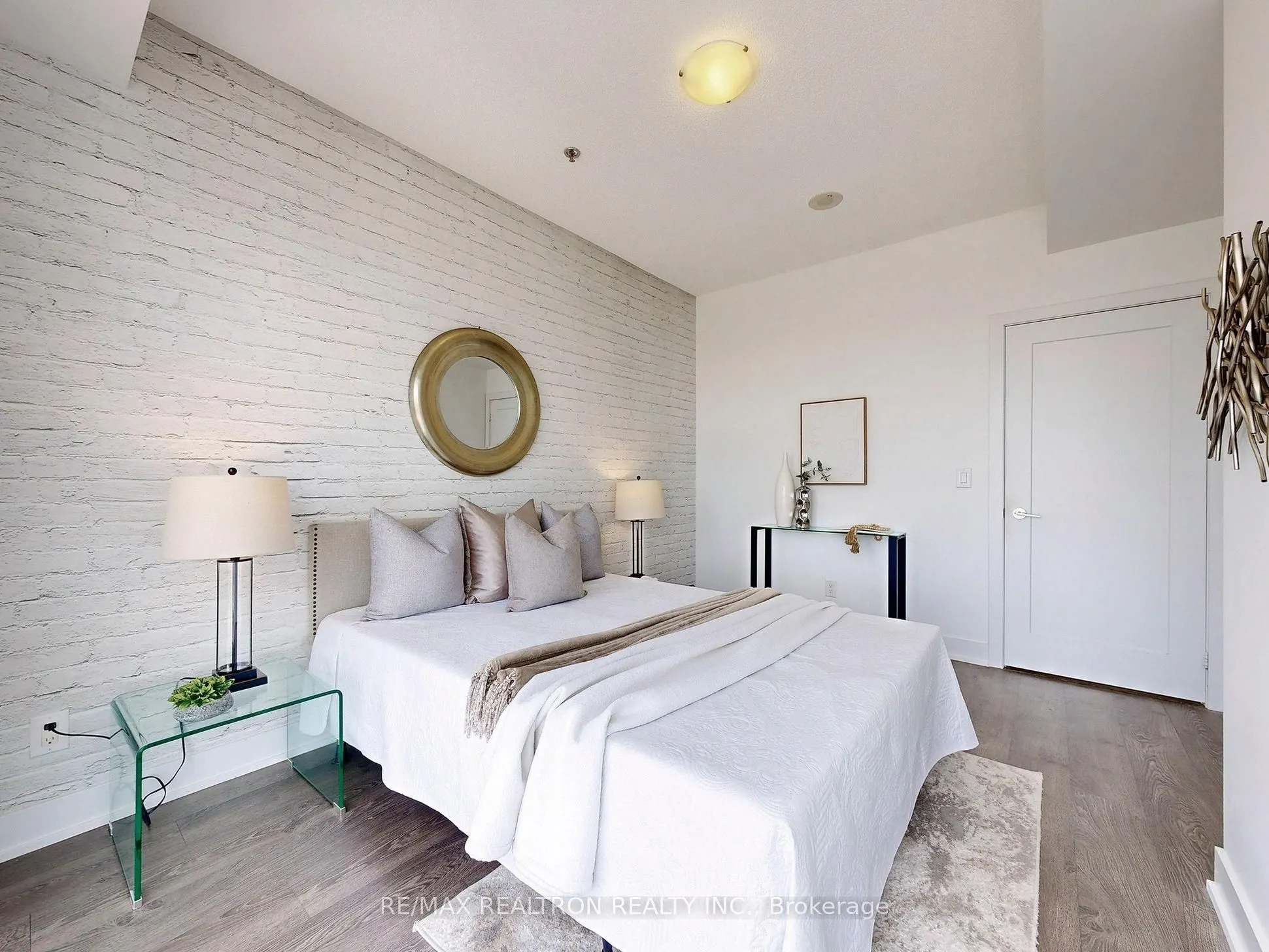 318 Richmond Street W, #2201