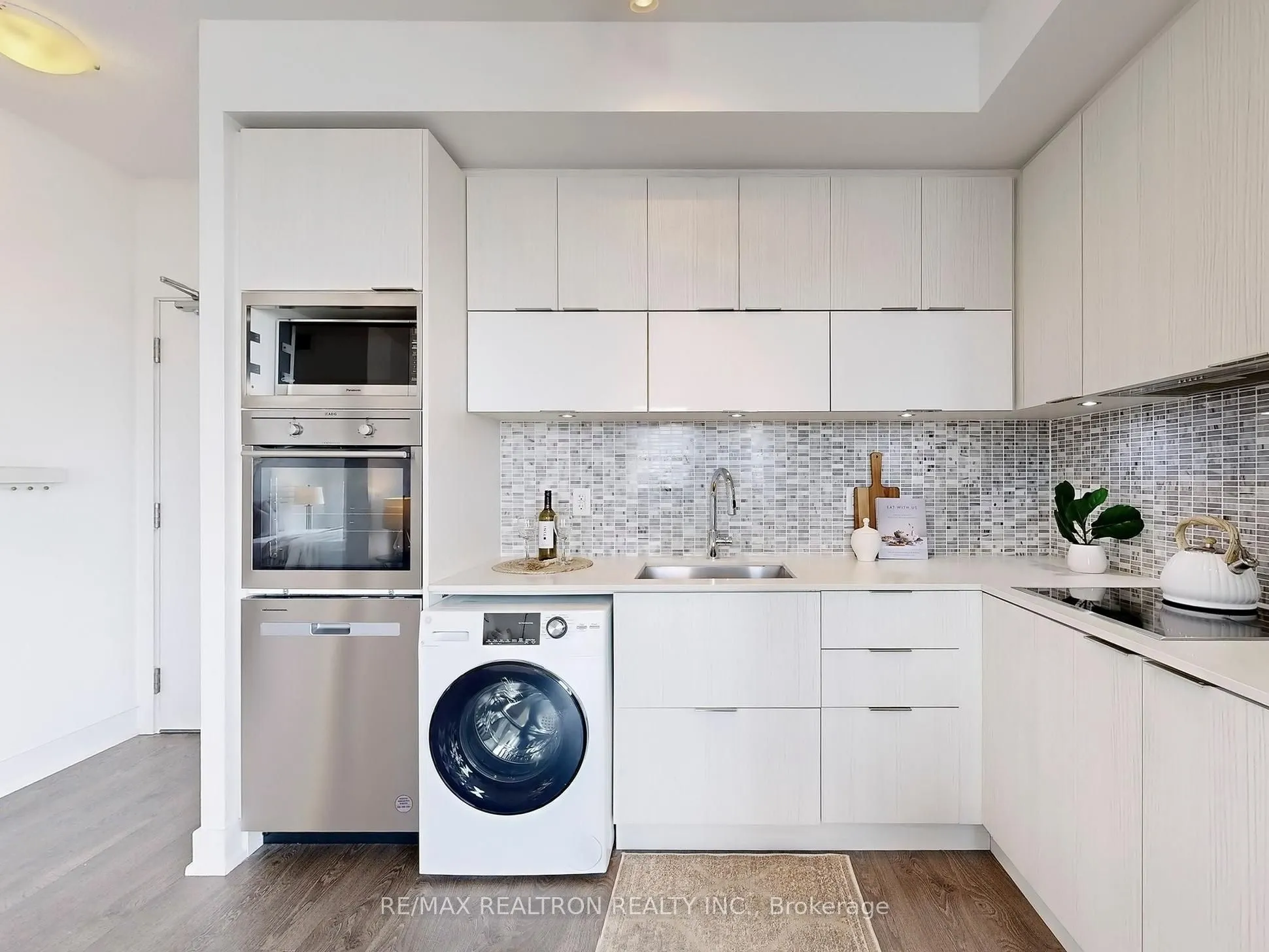 318 Richmond Street W, #2201