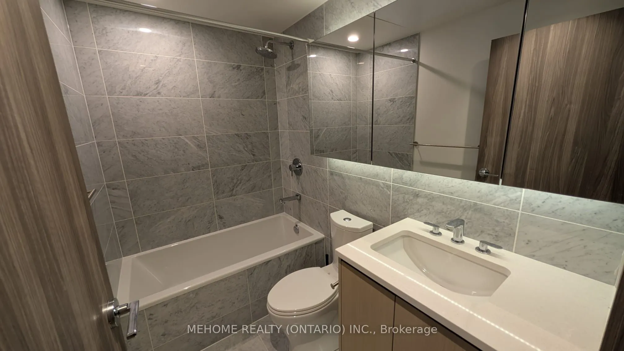 95 Mcmahon Drive, #1208